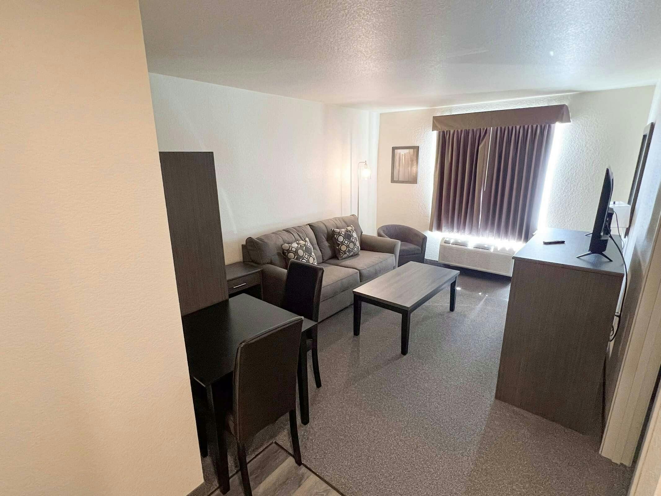 Hotel Iron Creek Inn & Suites photo 2