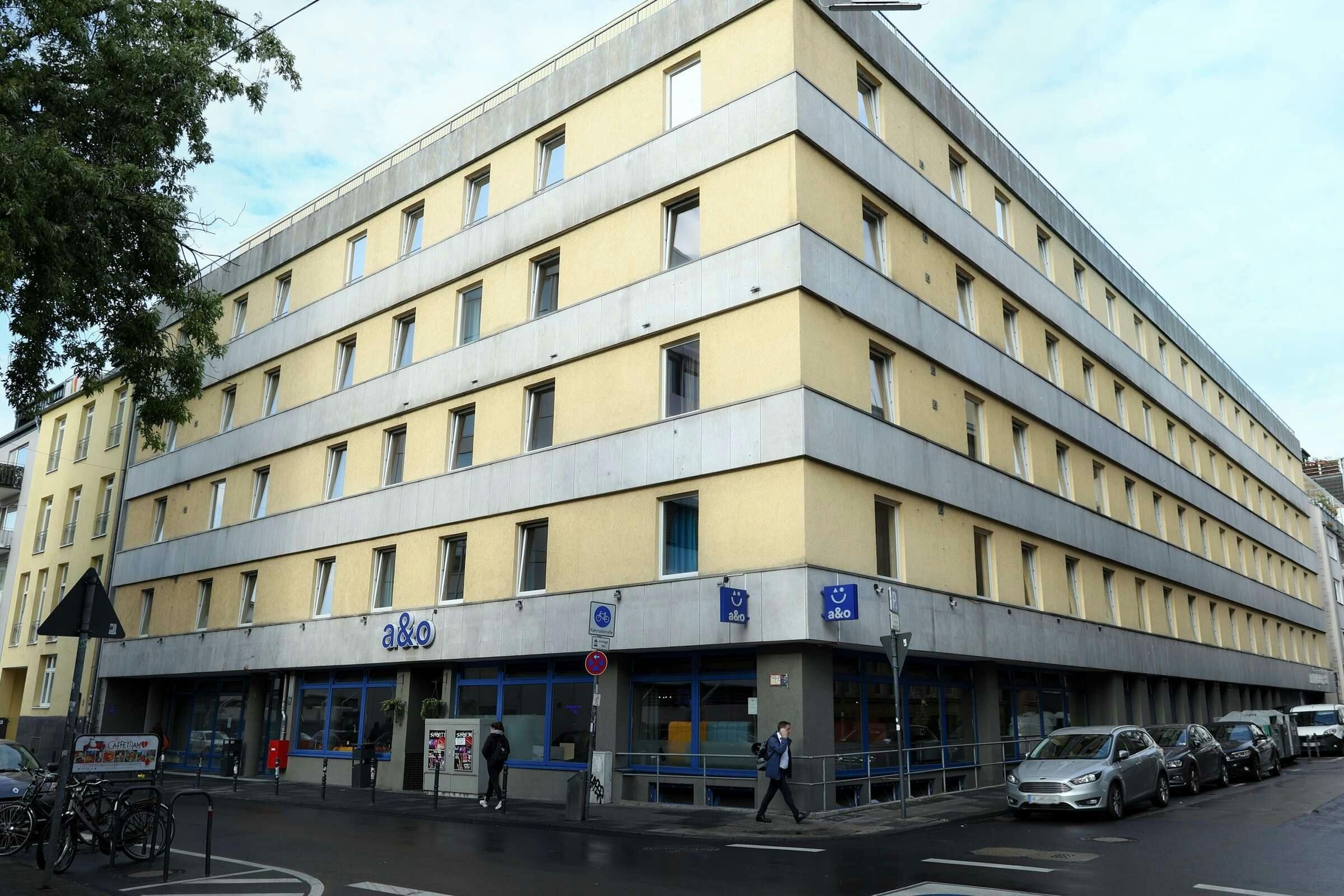 Hotel a&o Köln Neumarkt photo 1