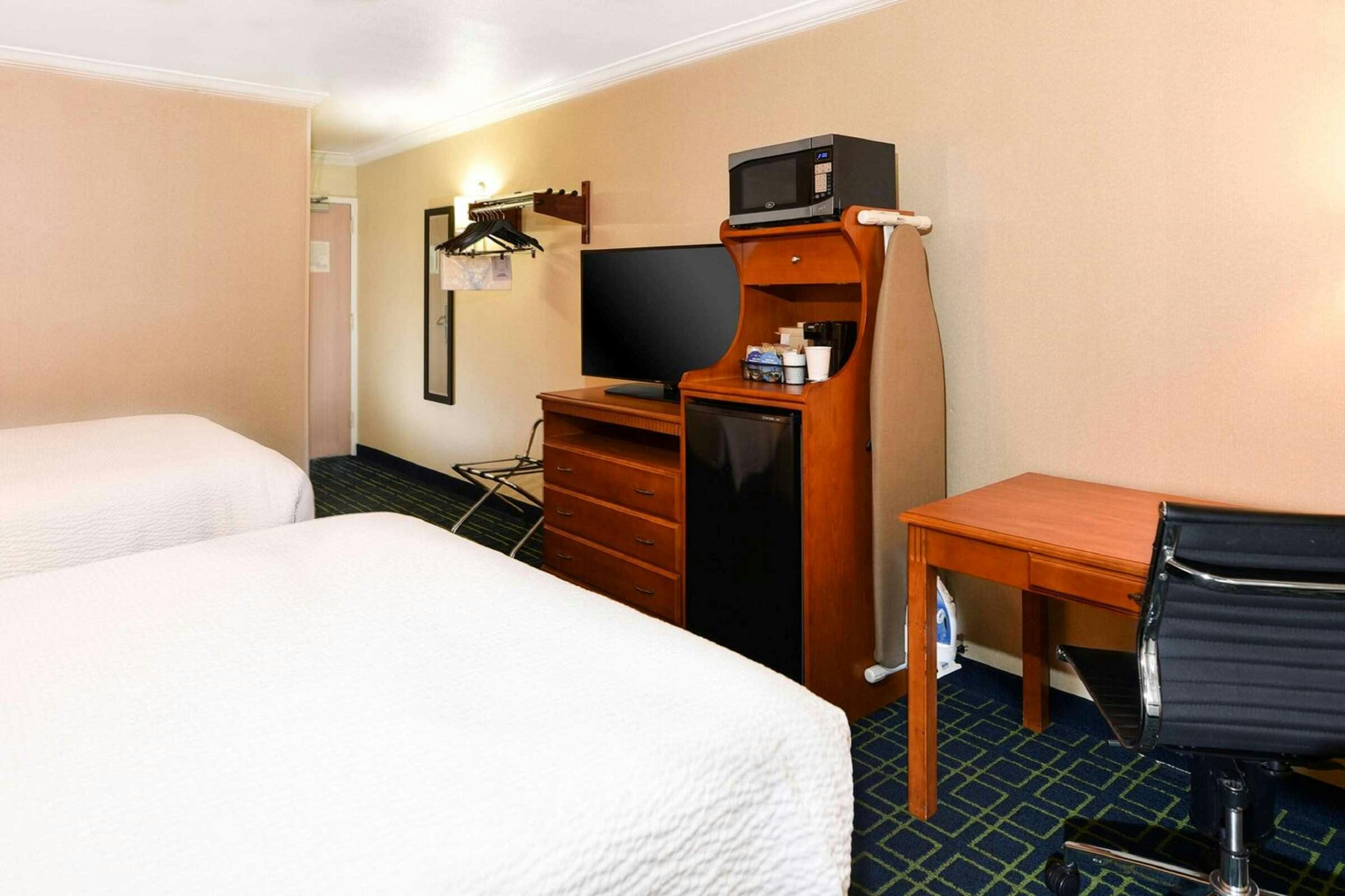 Hotel Sure Stay Hotel By Best Western Ontario Airport photo 4