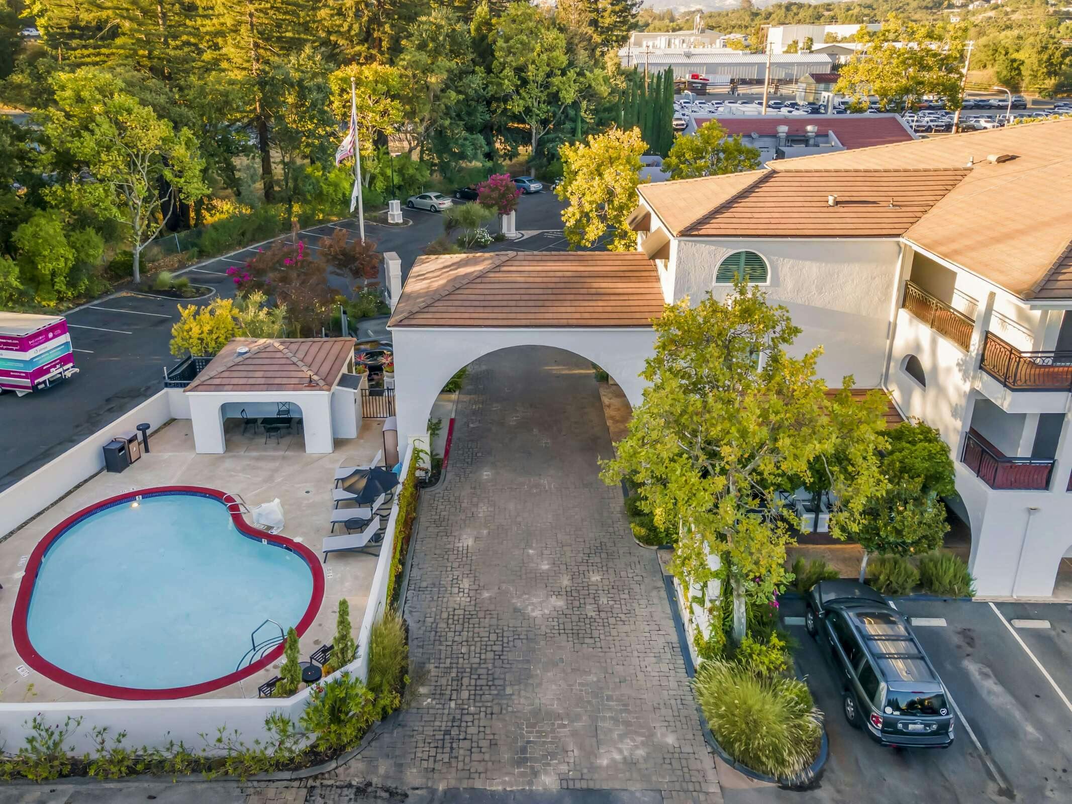 Hotel Best Western Dry Creek Inn photo 1