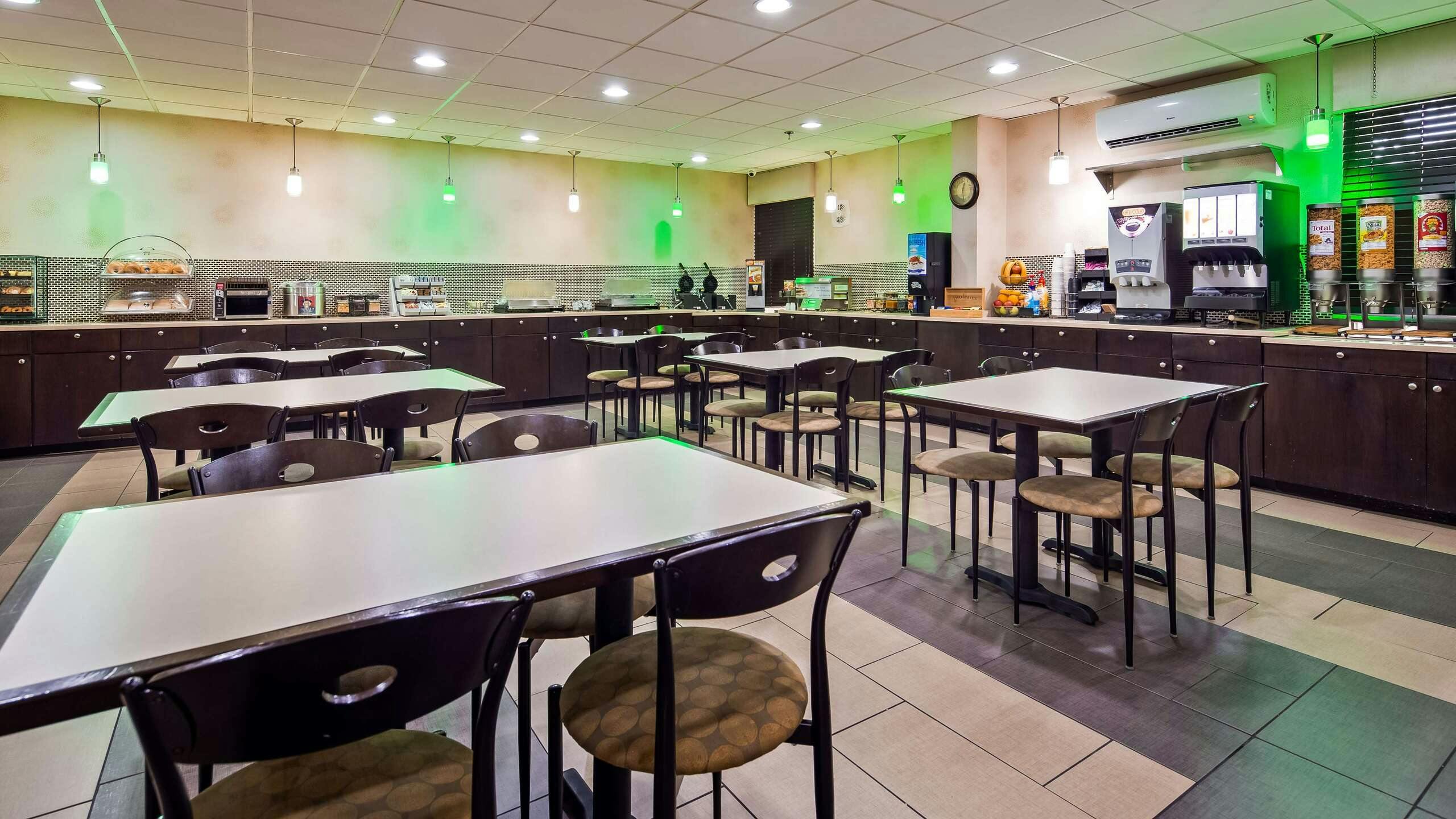 Hotel Best Western Plus Richmond Airport Hotel photo 4