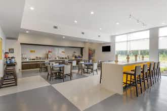 Hotel Glō Best Western Pooler Savannah Airport Hotel photo 4