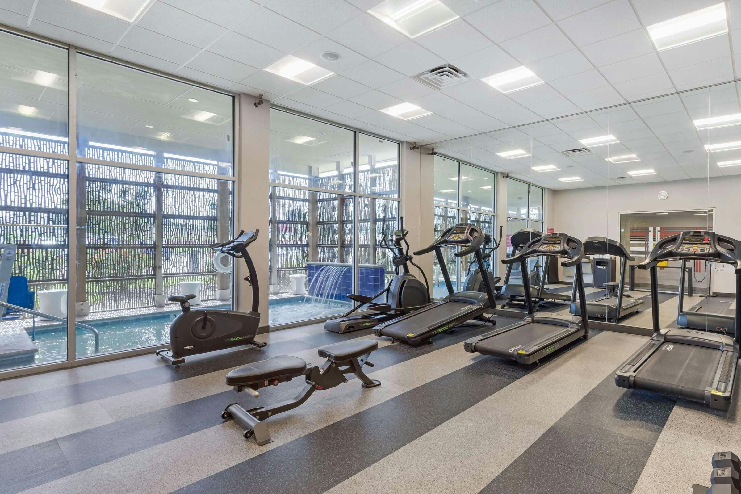 Hotel Glō Best Western De Soto Dallas photo 5