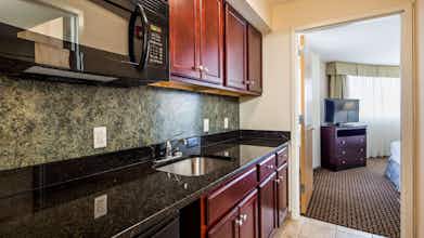 Hotel Best Western Plus Philadelphia Airport S. At Widener Univ. photo 1