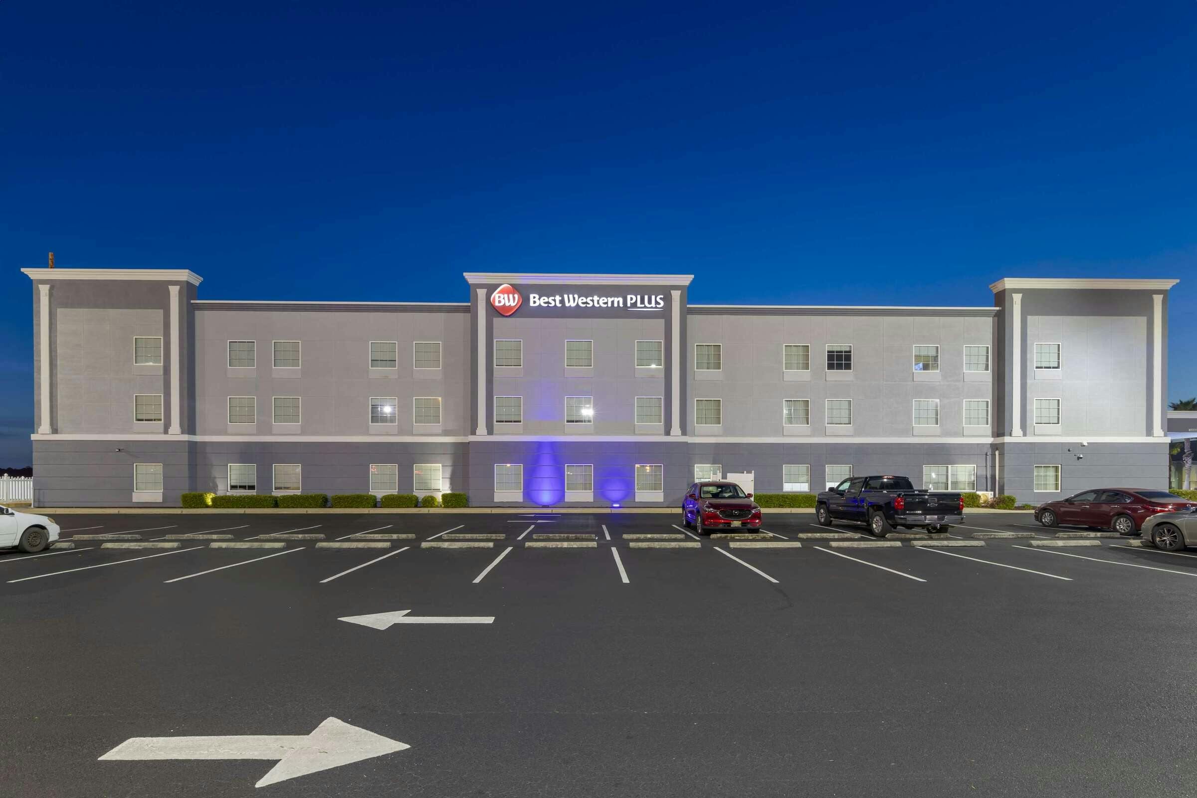 Best Western Plus Brunswick Inn & Suites