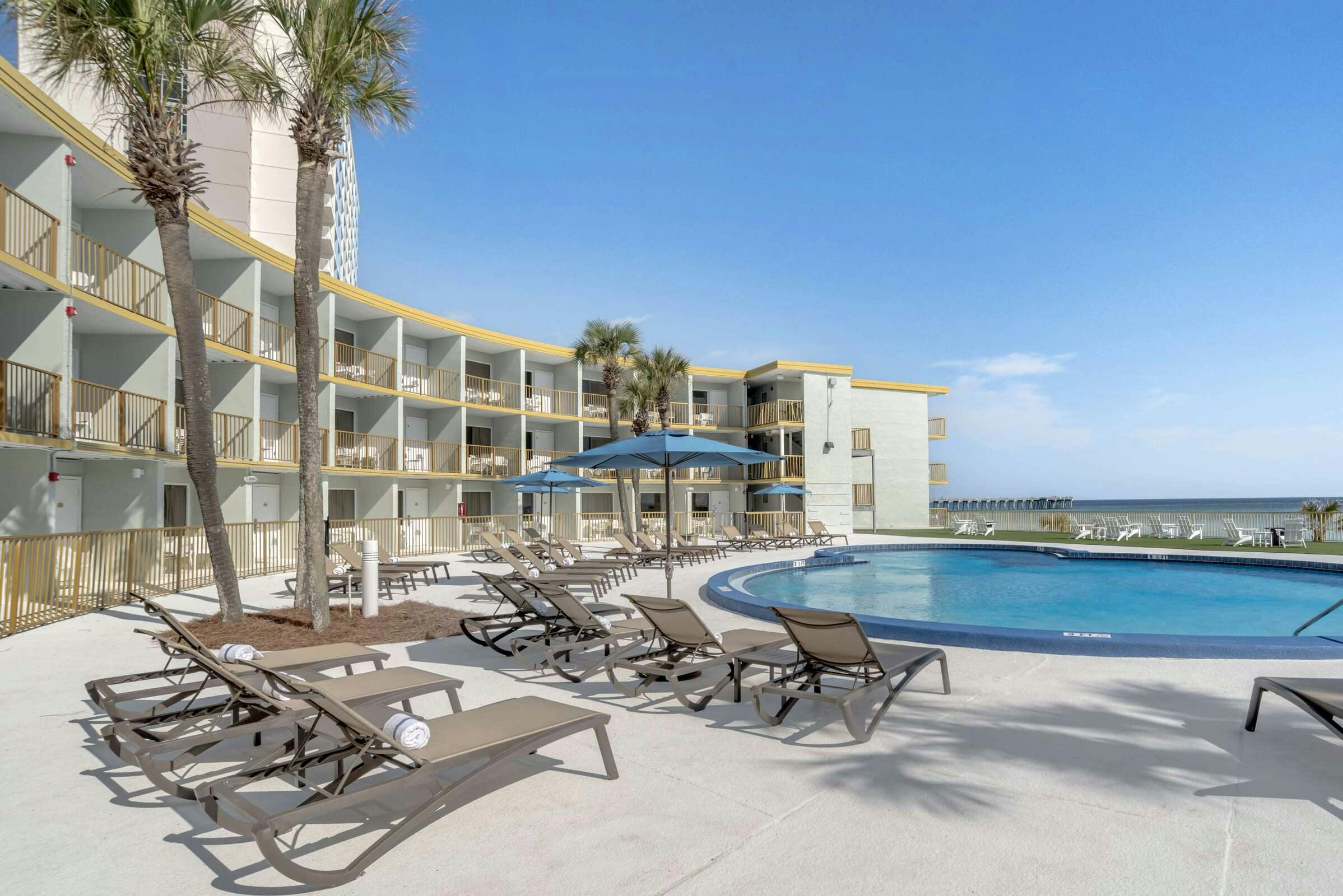 Chateau Beachfront Hotel, a By the Sea Resort