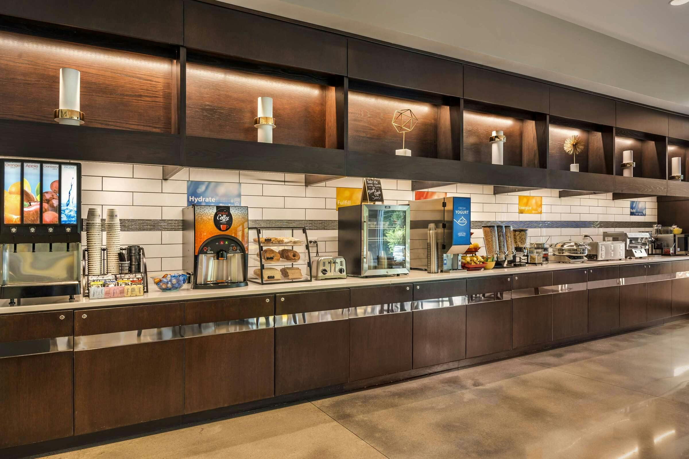 Hotel Glō Best Western Asheville Tunnel Road photo 4