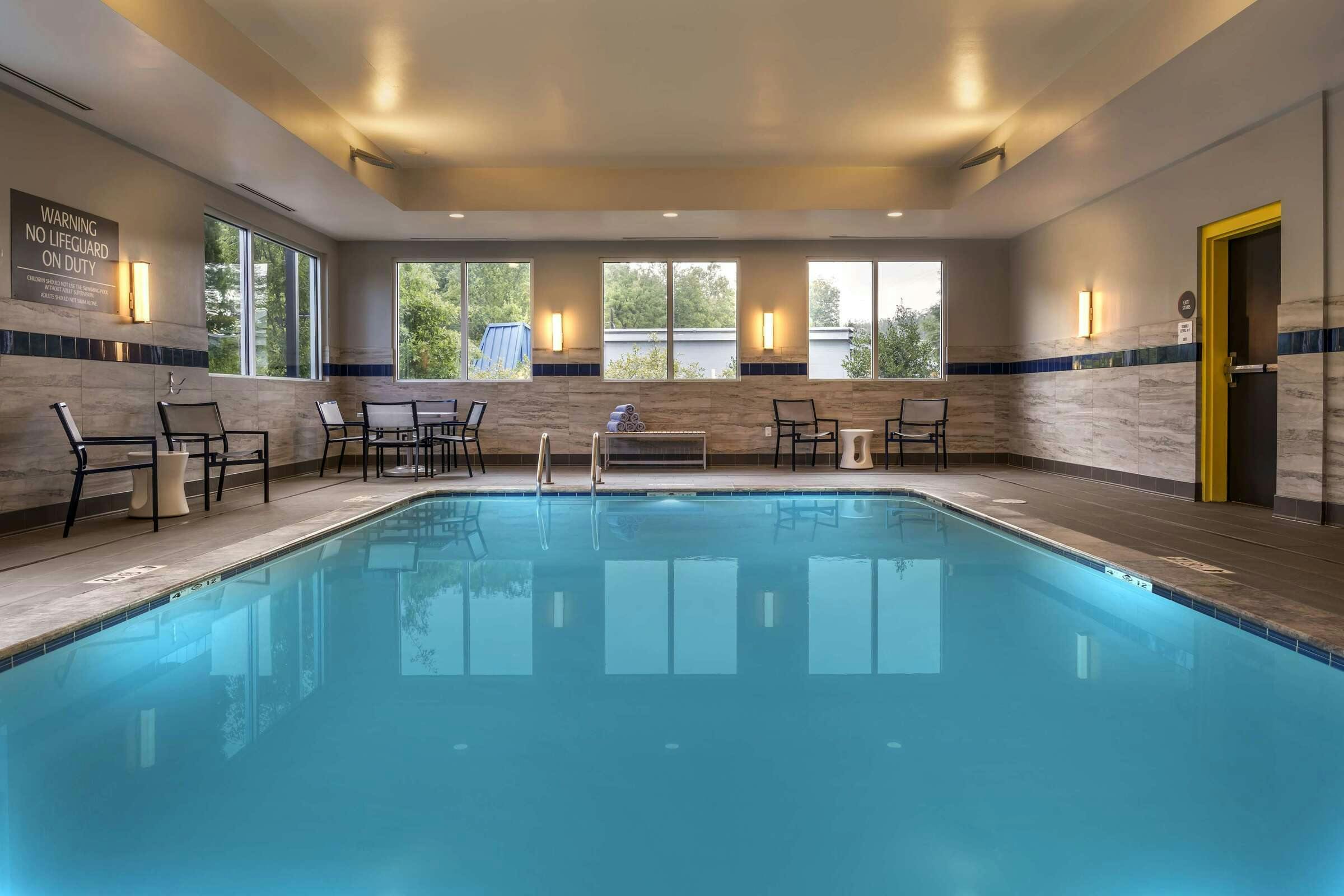 Hotel Glō Best Western Asheville Tunnel Road photo 5