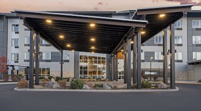 Best Western Premier Peppertree Inn At Bend