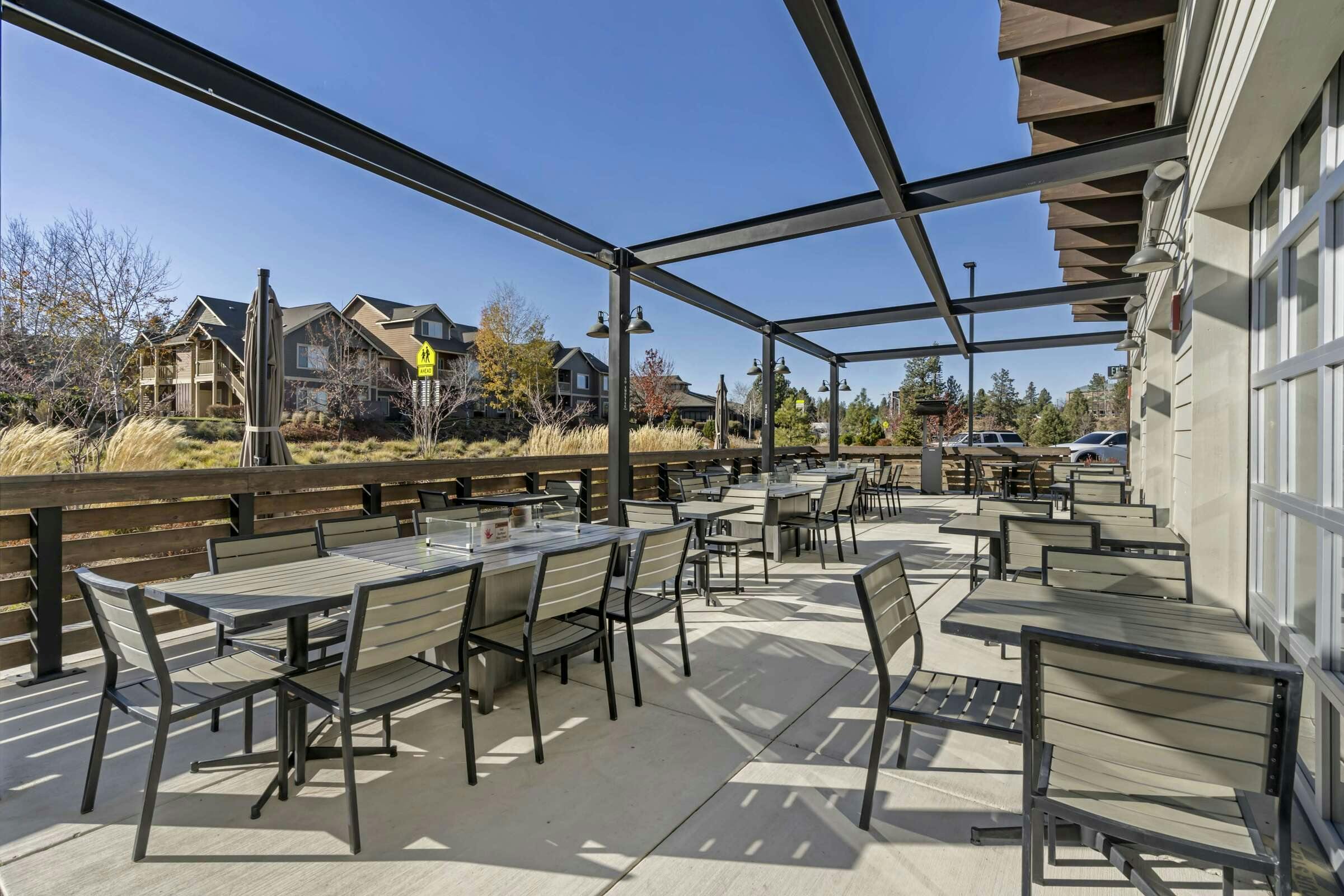 Hotel Best Western Premier Peppertree Inn At Bend photo 1