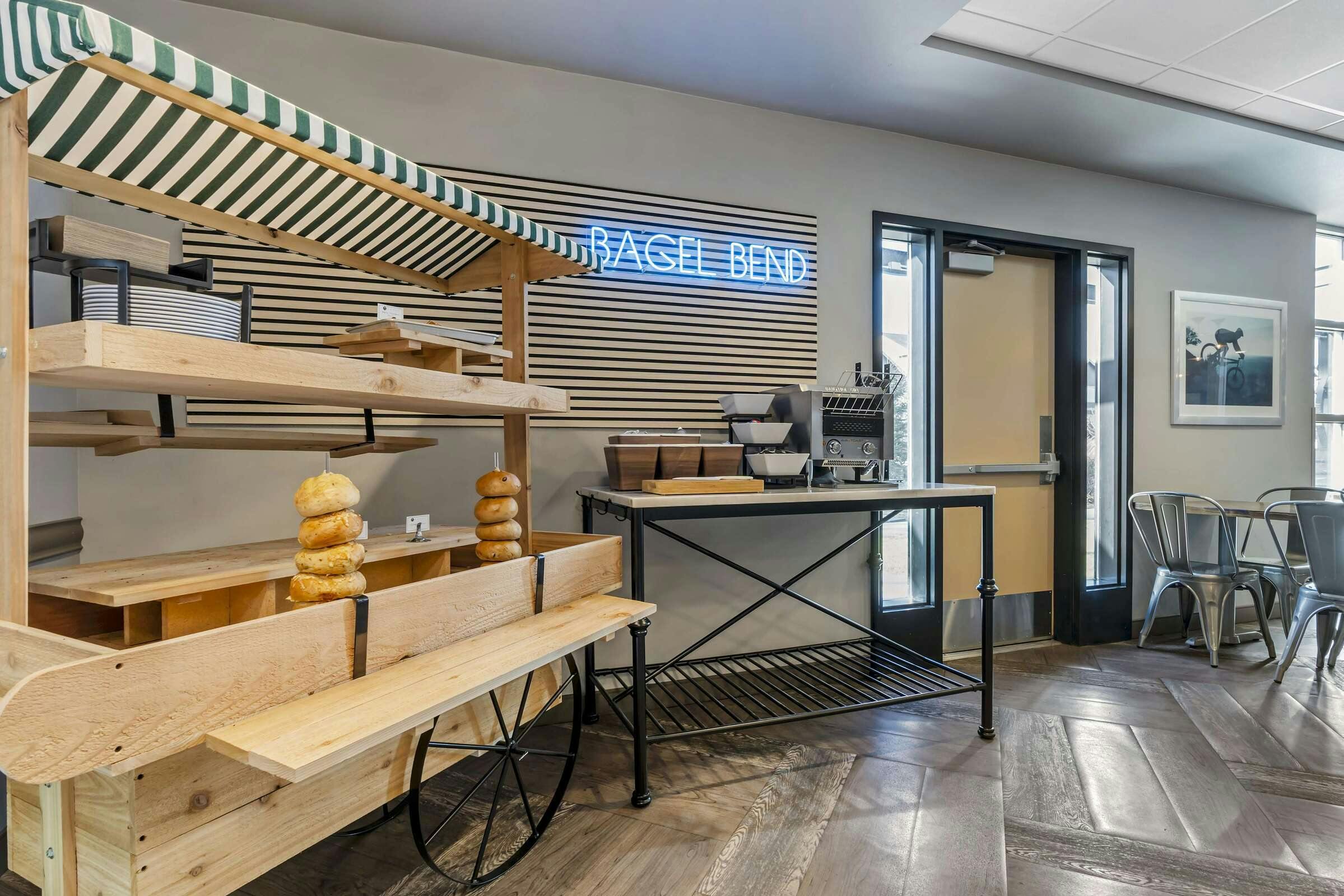 Hotel Best Western Premier Peppertree Inn At Bend photo 2