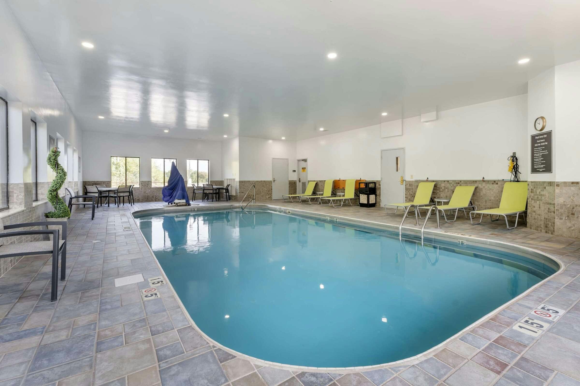 Hotel Best Western St. Clairsville Inn & Suites photo 4