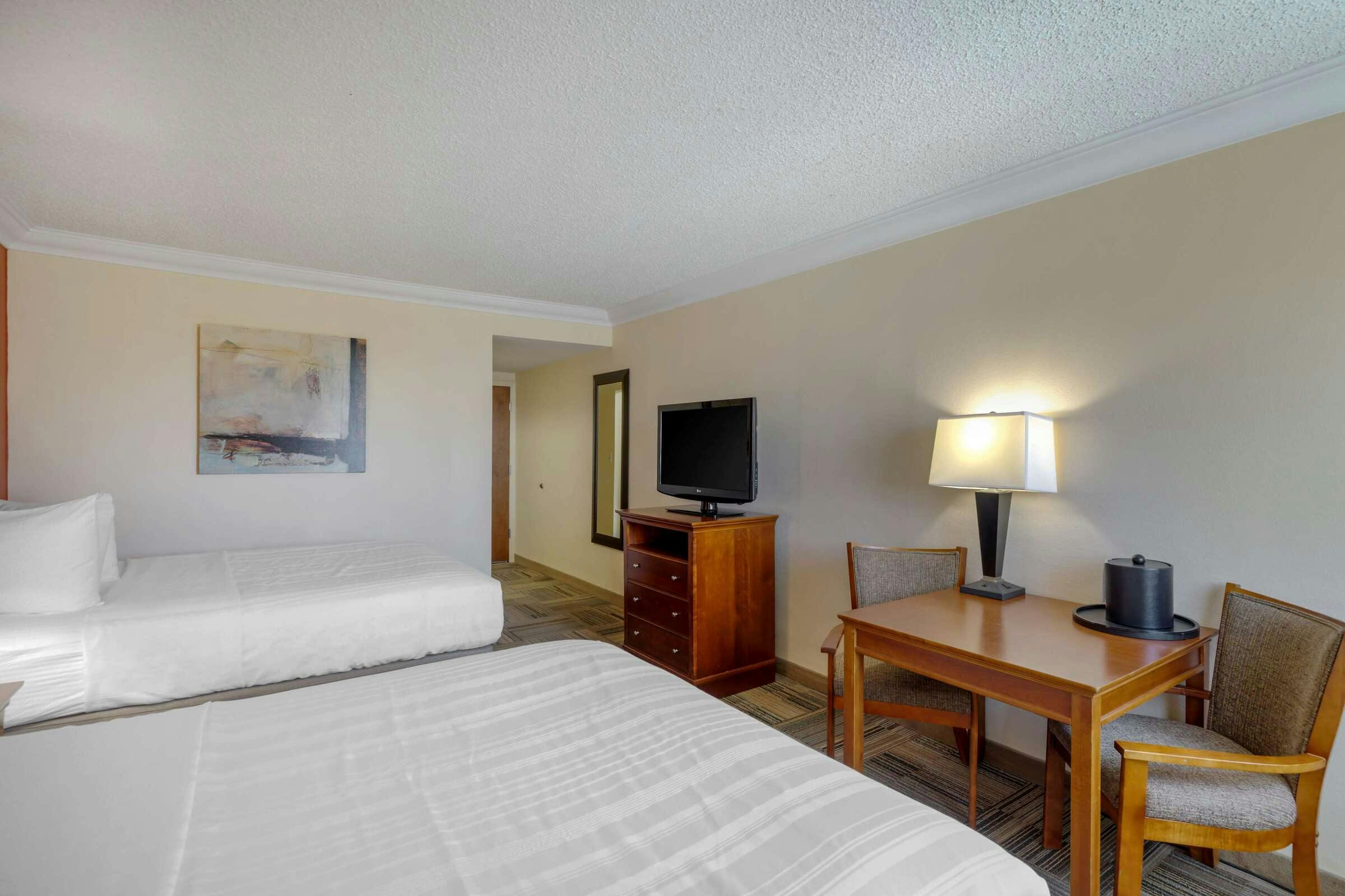 Hotel Best Western Plus Crossroads Inn & Conference Center photo 2