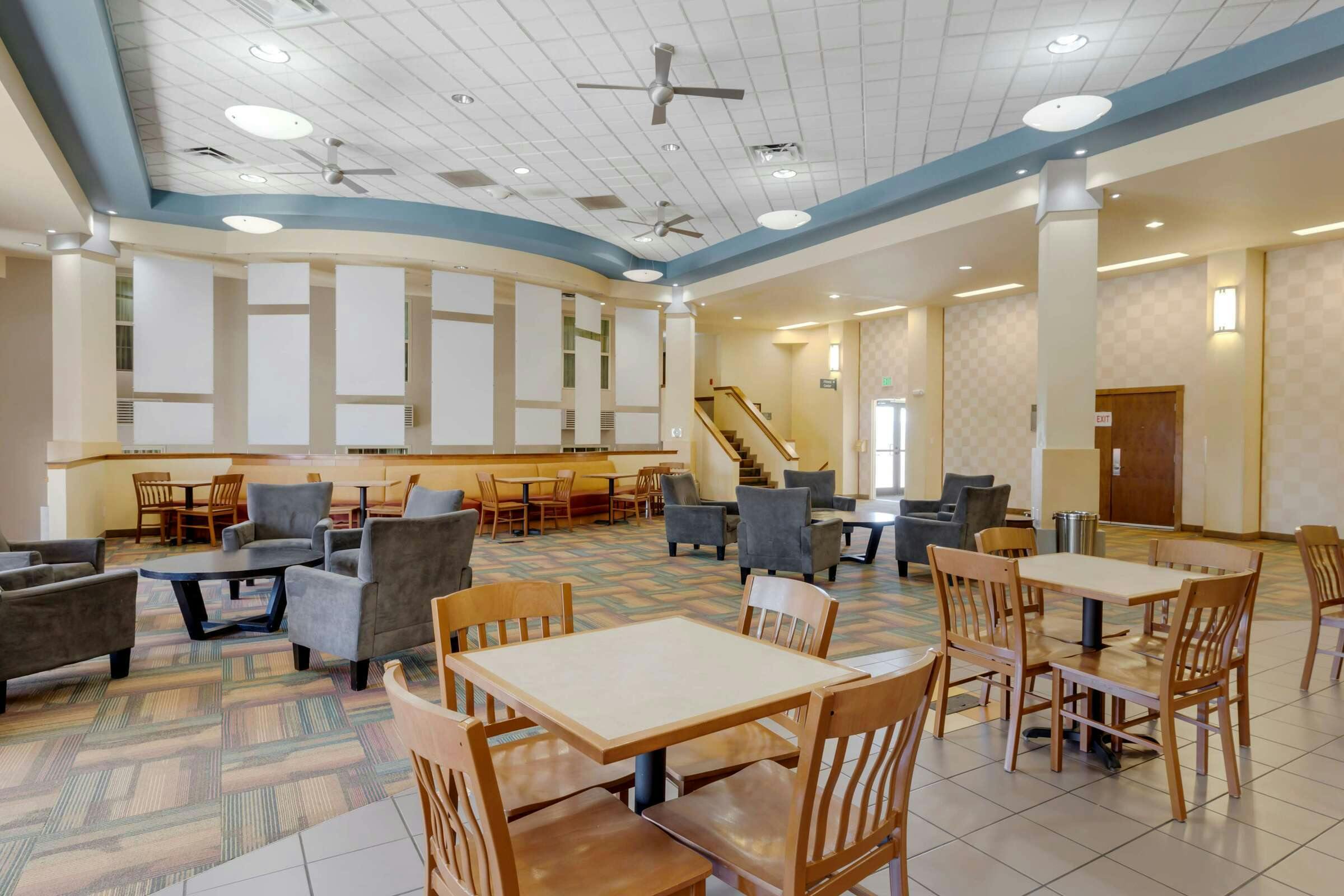 Hotel Best Western Plus Crossroads Inn & Conference Center photo 3