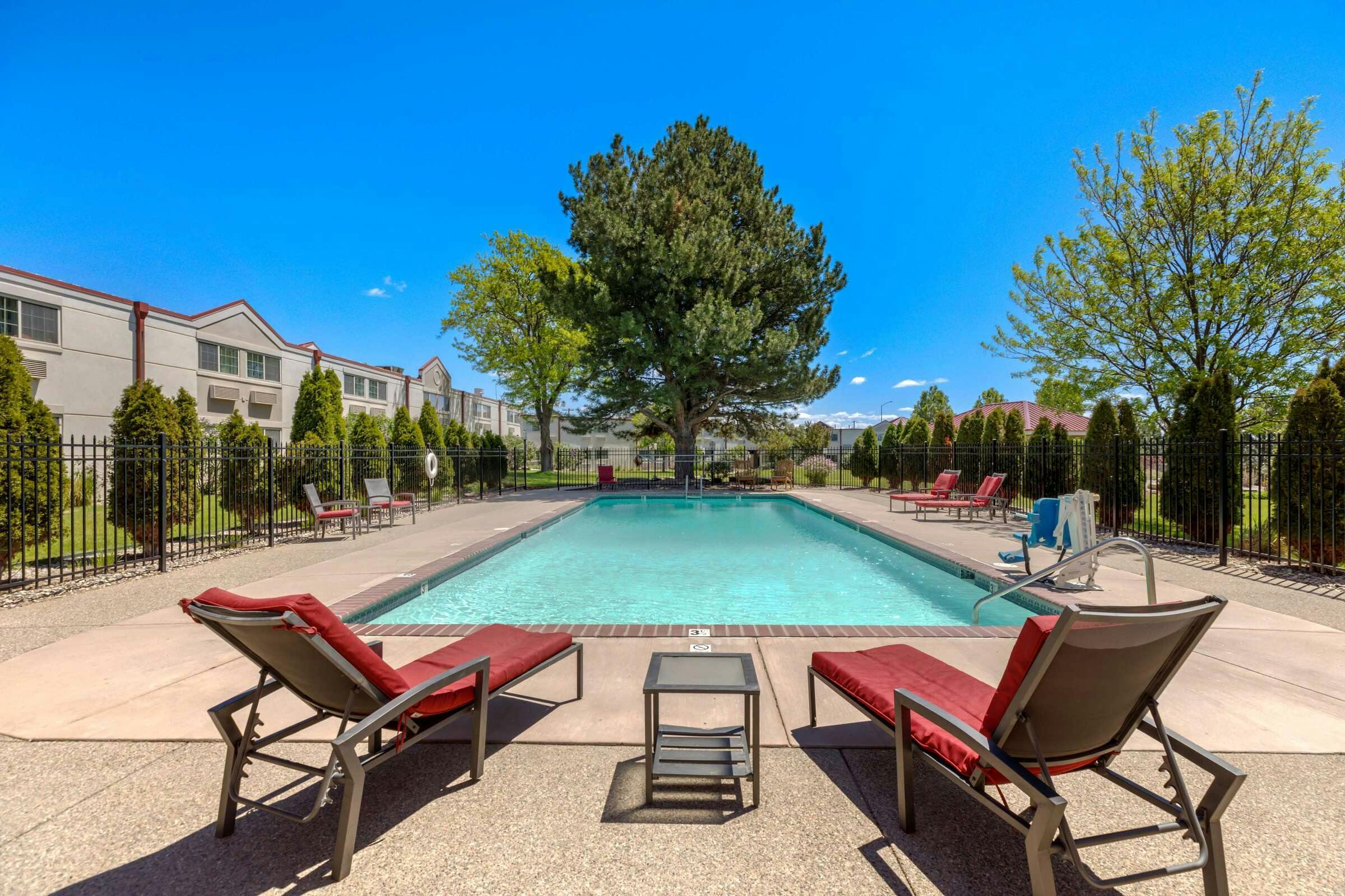 Hotel Best Western Plus Crossroads Inn & Conference Center photo 4