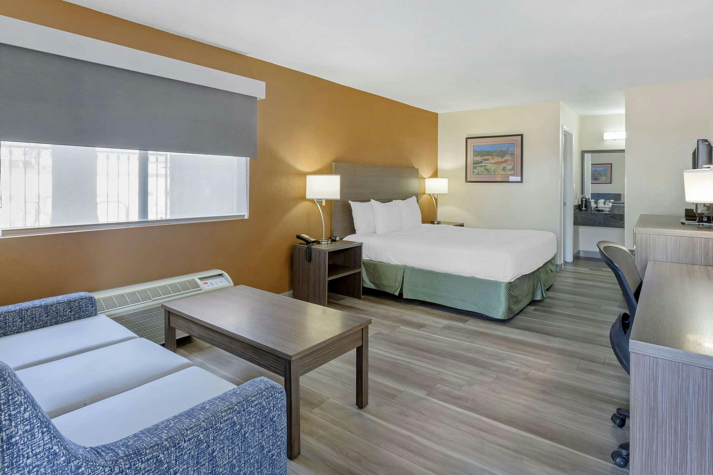 Hotel Best Western Superstition Springs Inn photo 3