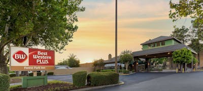 Best Western Plus Forest Park Inn