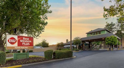 Best Western Plus Forest Park Inn