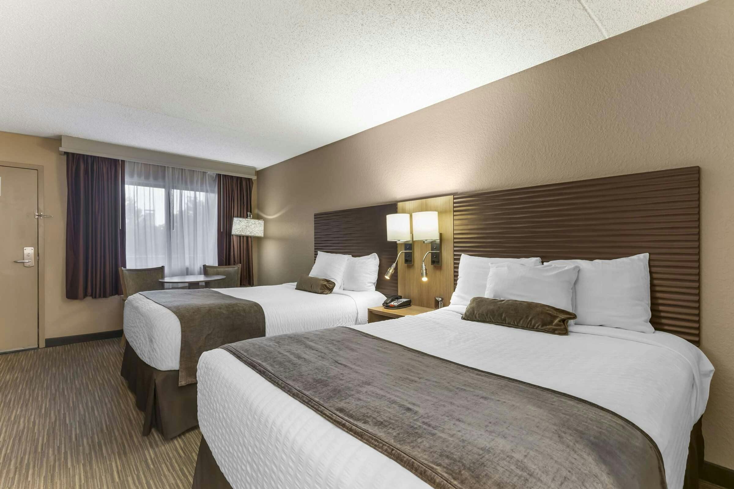 Hotel Best Western Plus Landing View Inn & Suites photo 1