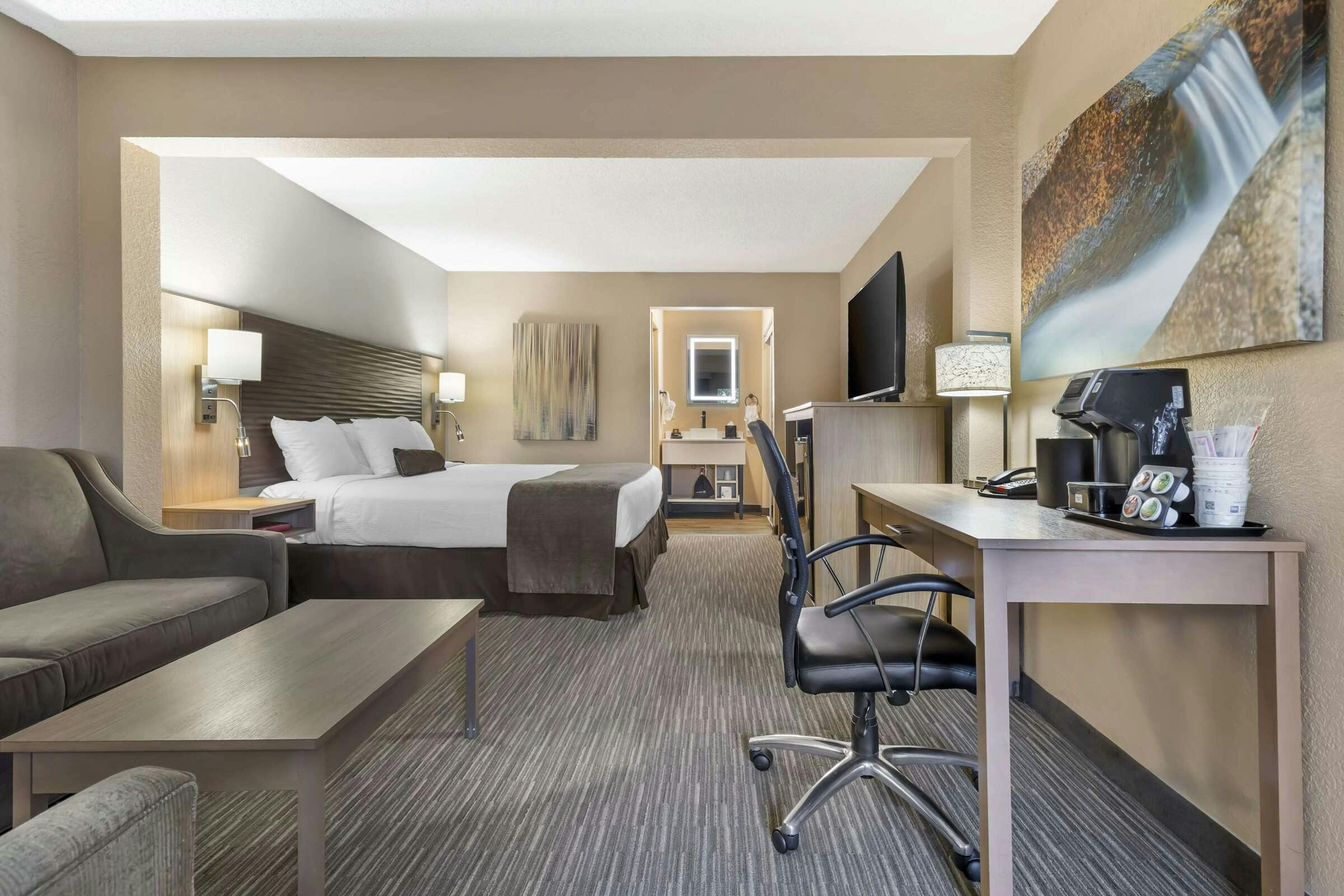 Hotel Best Western Plus Landing View Inn & Suites photo 2