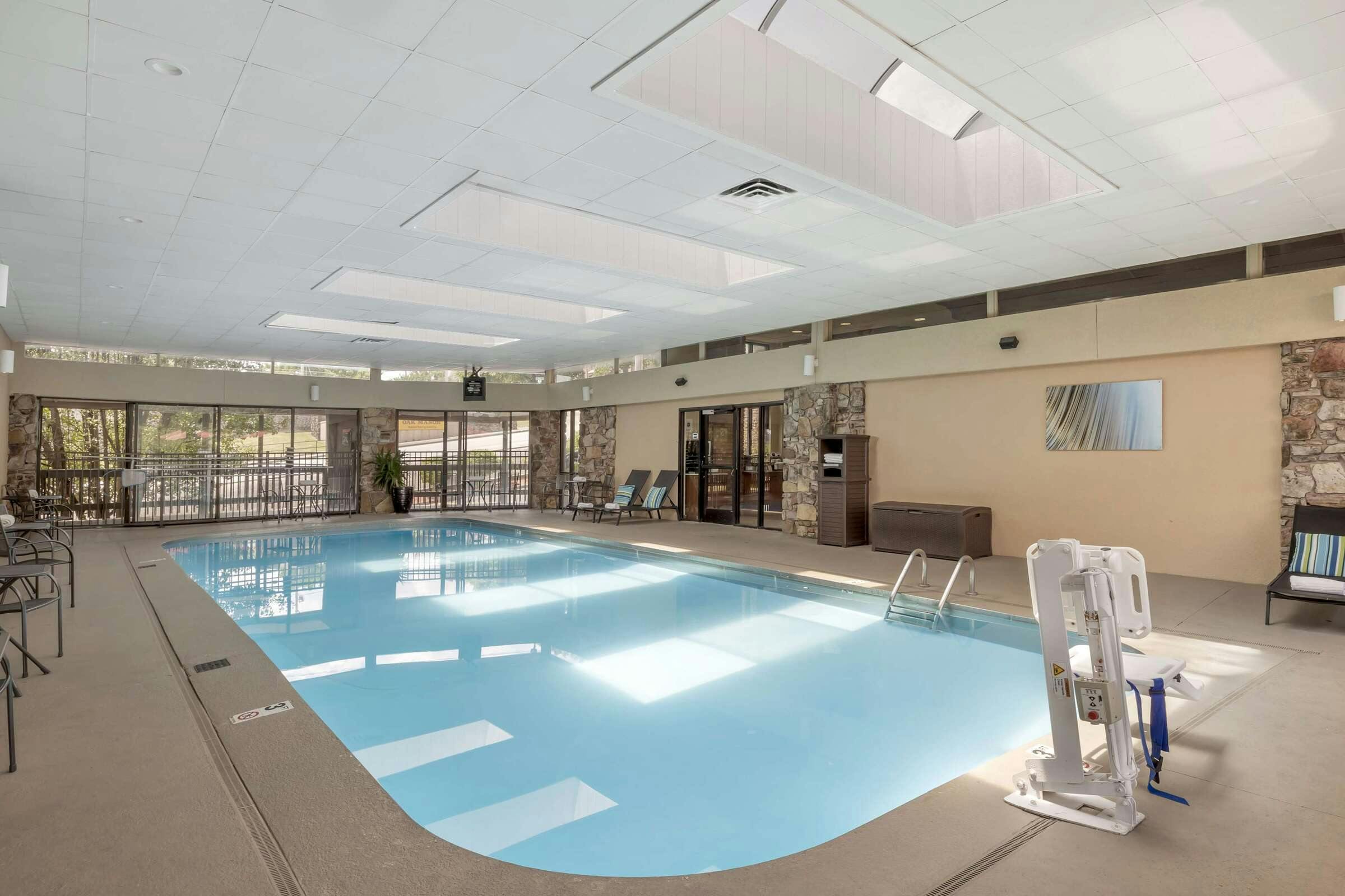 Hotel Best Western Plus Landing View Inn & Suites photo 4