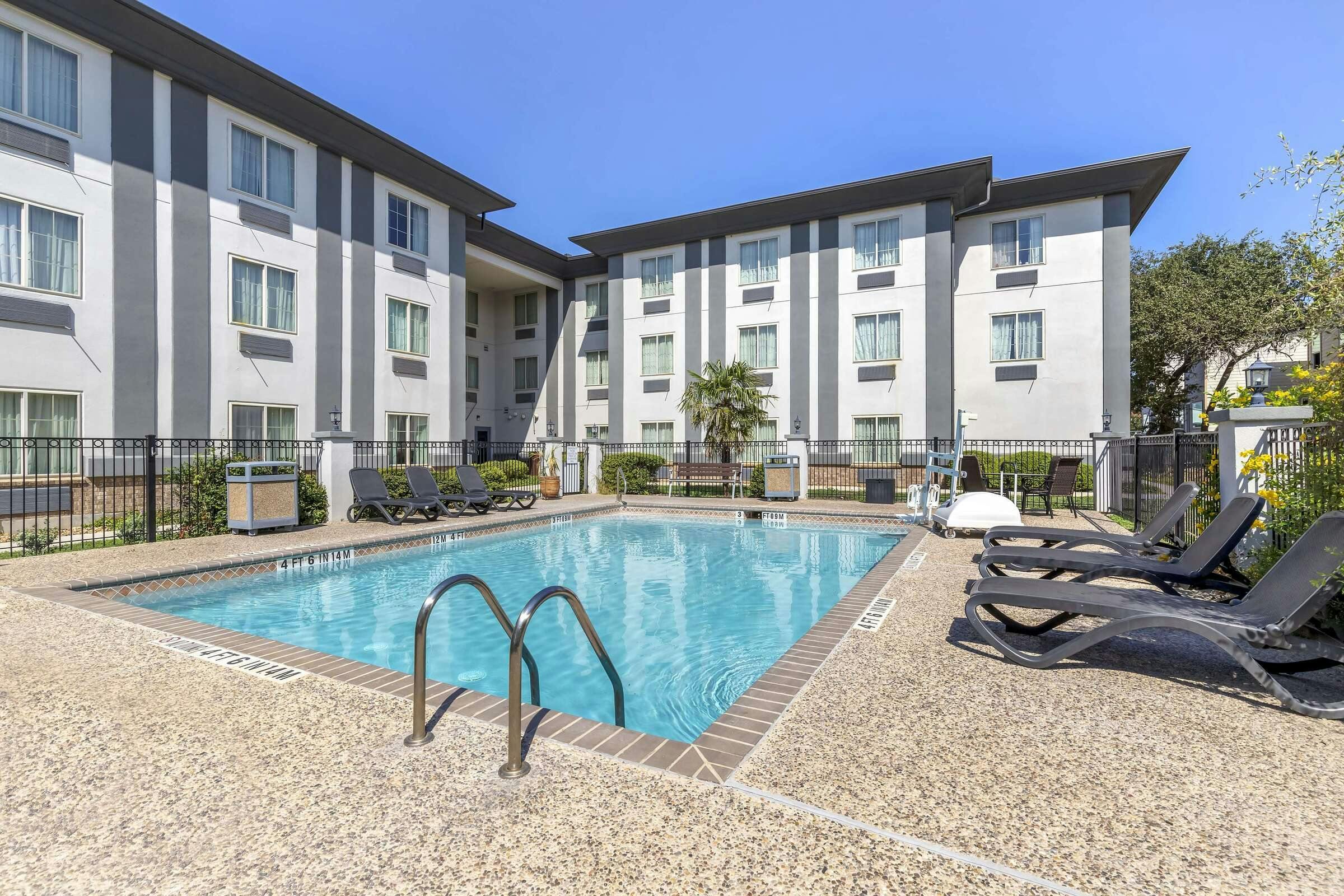 Best Western Medical Center North Inn & Suites Near Six Flags