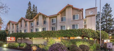 Best Western Plus Airport Plaza