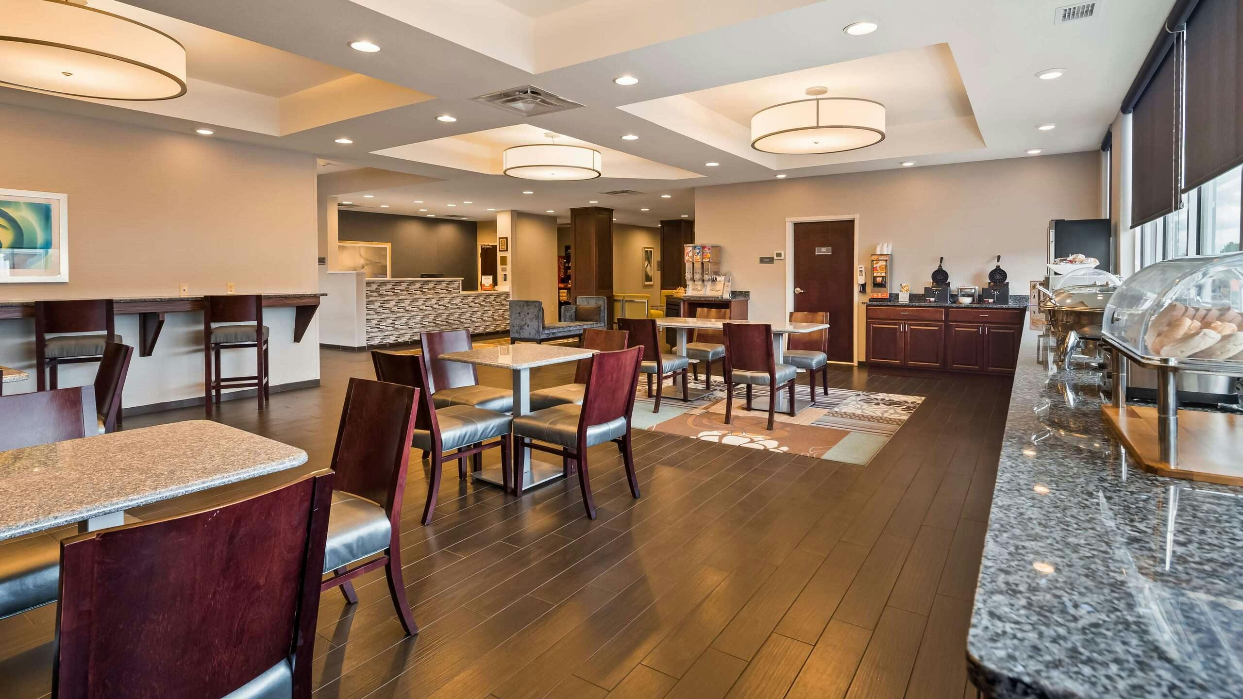 Hotel Best Western Plus Boardman Inn & Suites photo 1