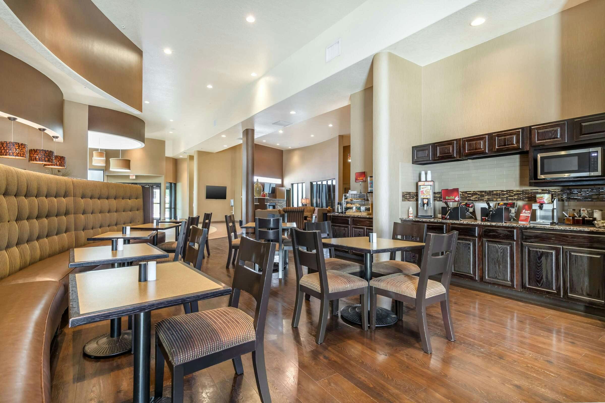 Hotel Best Western Plus Lackland Hotel & Suites photo 2