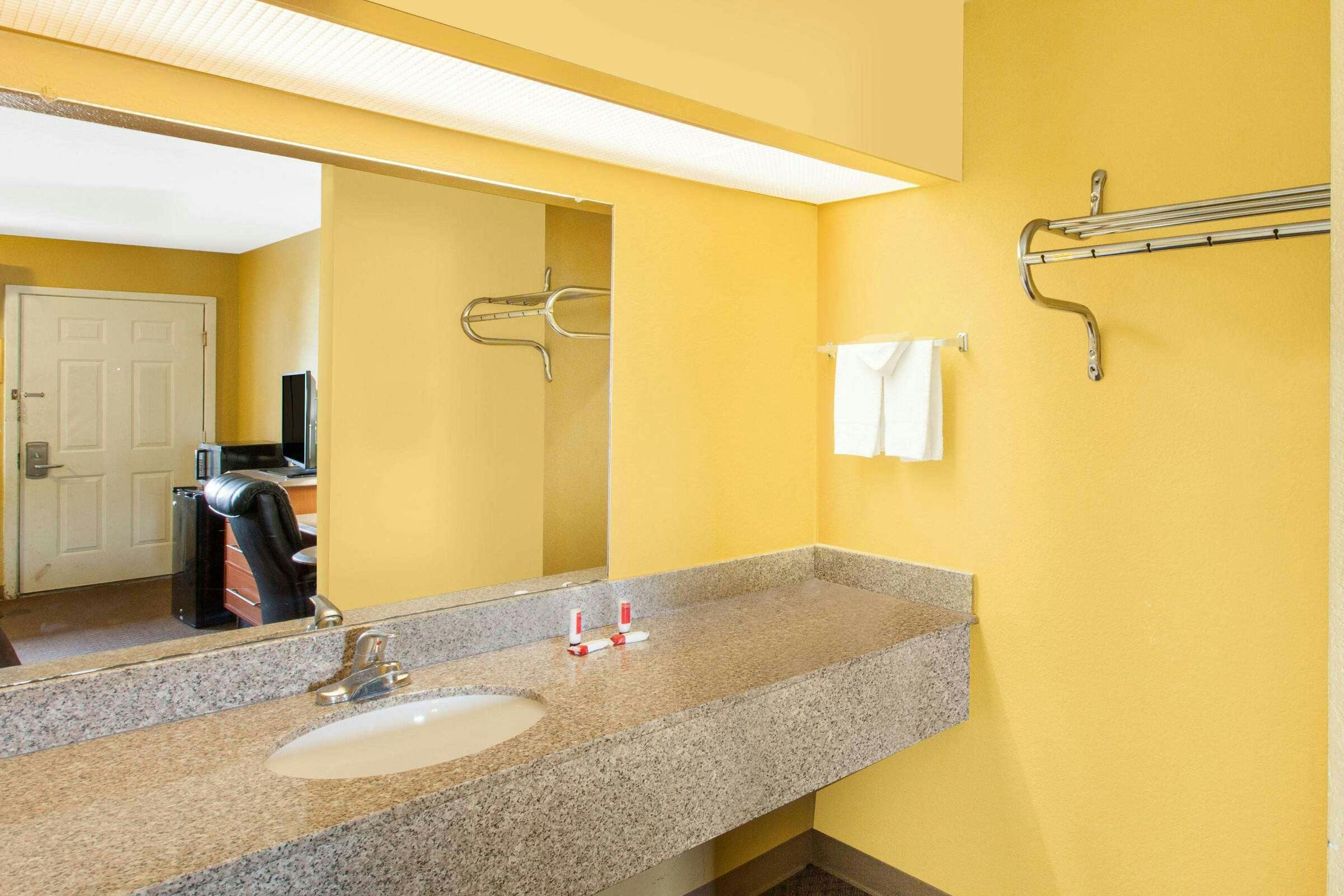 Hotel Sure Stay Hotel By Best Western Spring North Houston photo 2