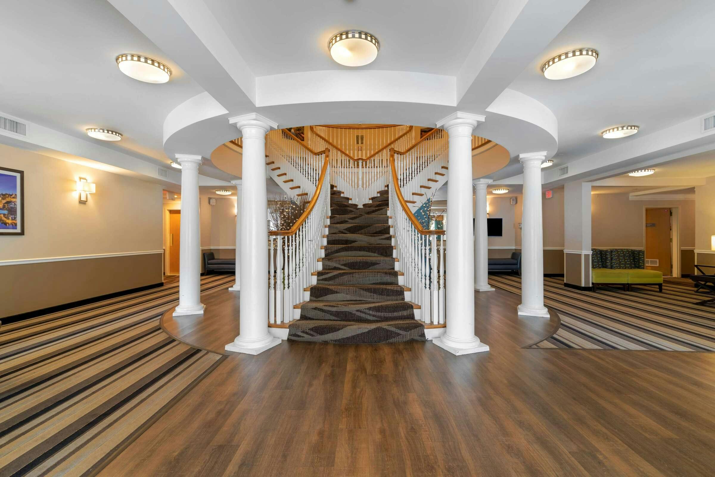 Hotel Best Western Plus Executive Court Inn & Conference Center photo 1