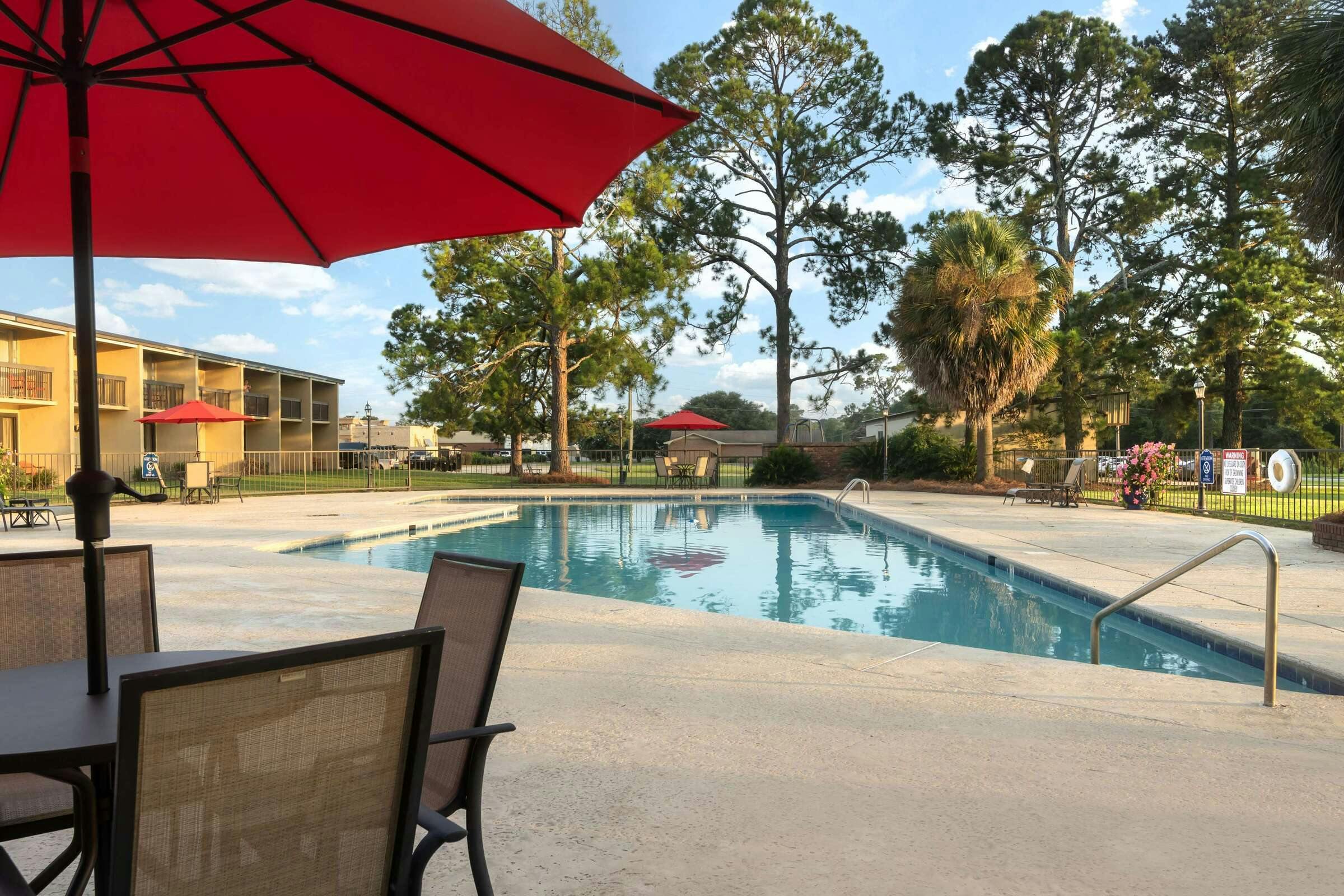 Hotel Best Western Colonial Inn photo 1