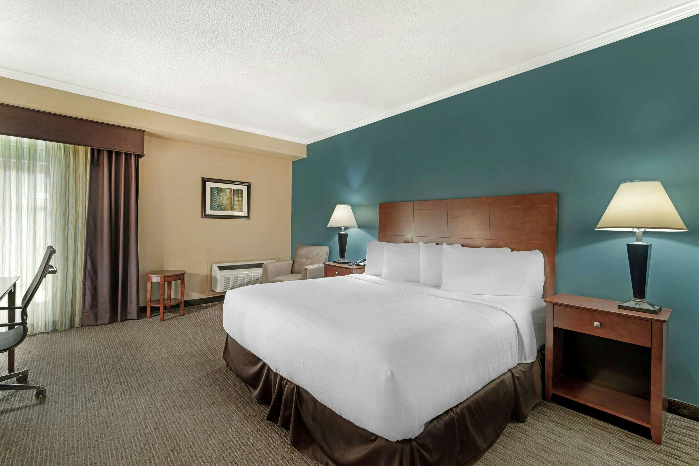 Hotel Best Western Plus Plattsburgh photo 1