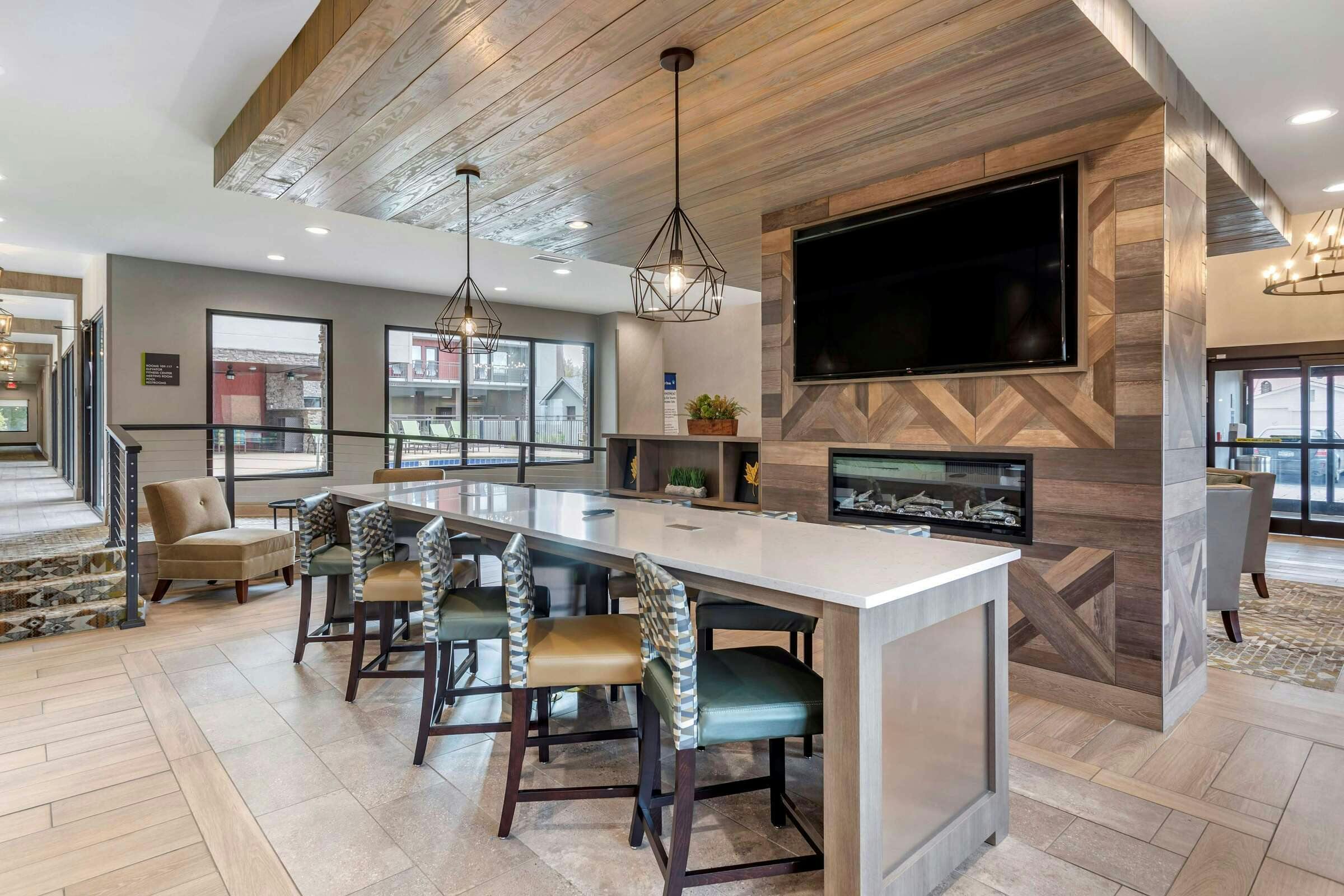 Hotel Best Western Plus Mountain Melodies Inn & Suites photo 2