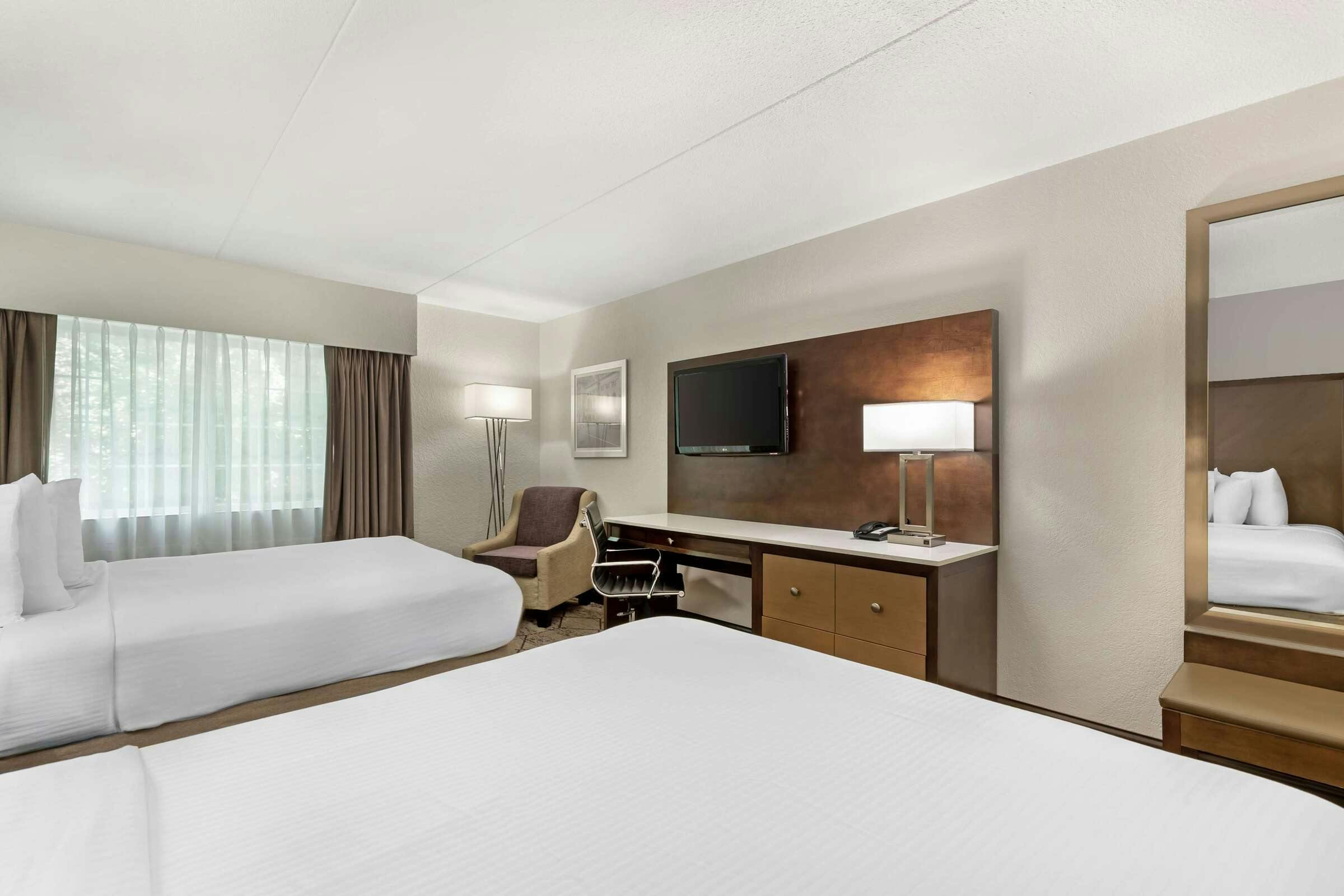 Hotel Best Western Plus Longbranch Hotel & Convention Center photo 1