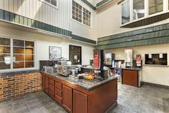 Hotel Best Western Plus Longbranch Hotel & Convention Center photo 3