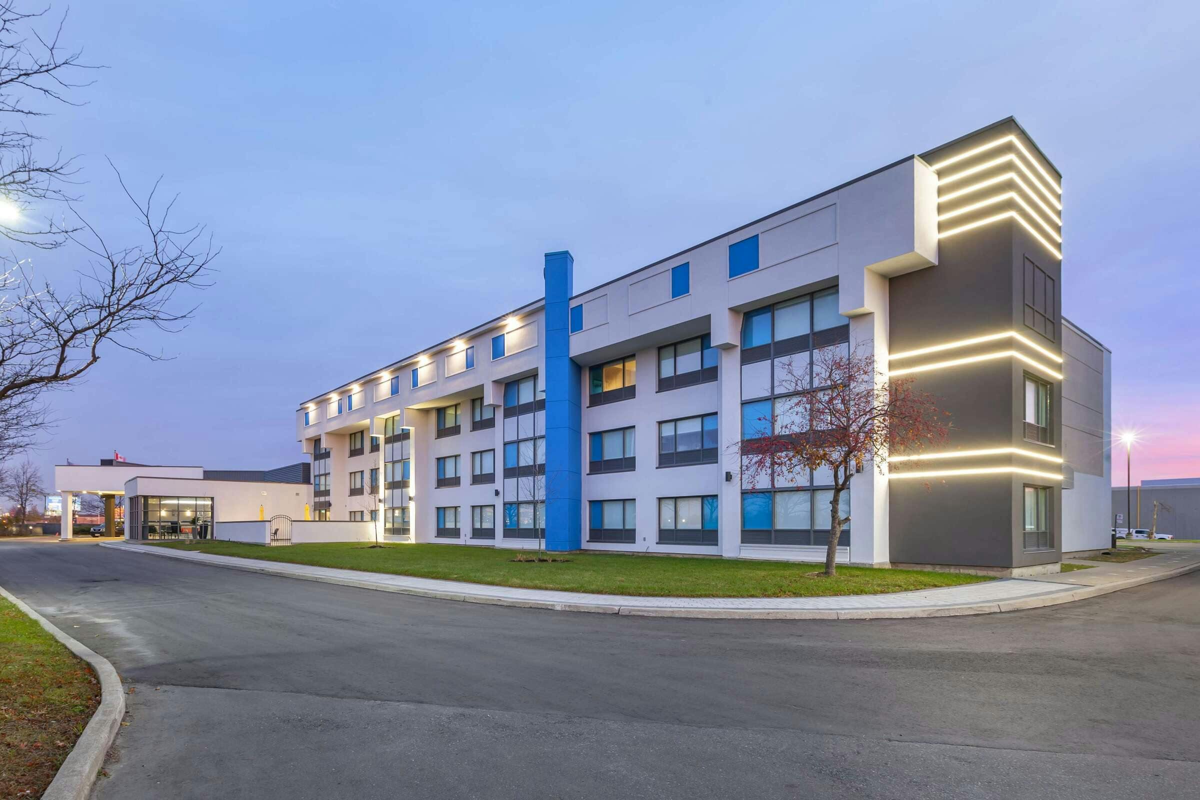 Hotel Glō Best Western Mississauga Corporate Centre photo 1