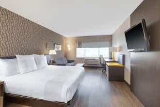 Hotel Glō Best Western Mississauga Corporate Centre photo 2