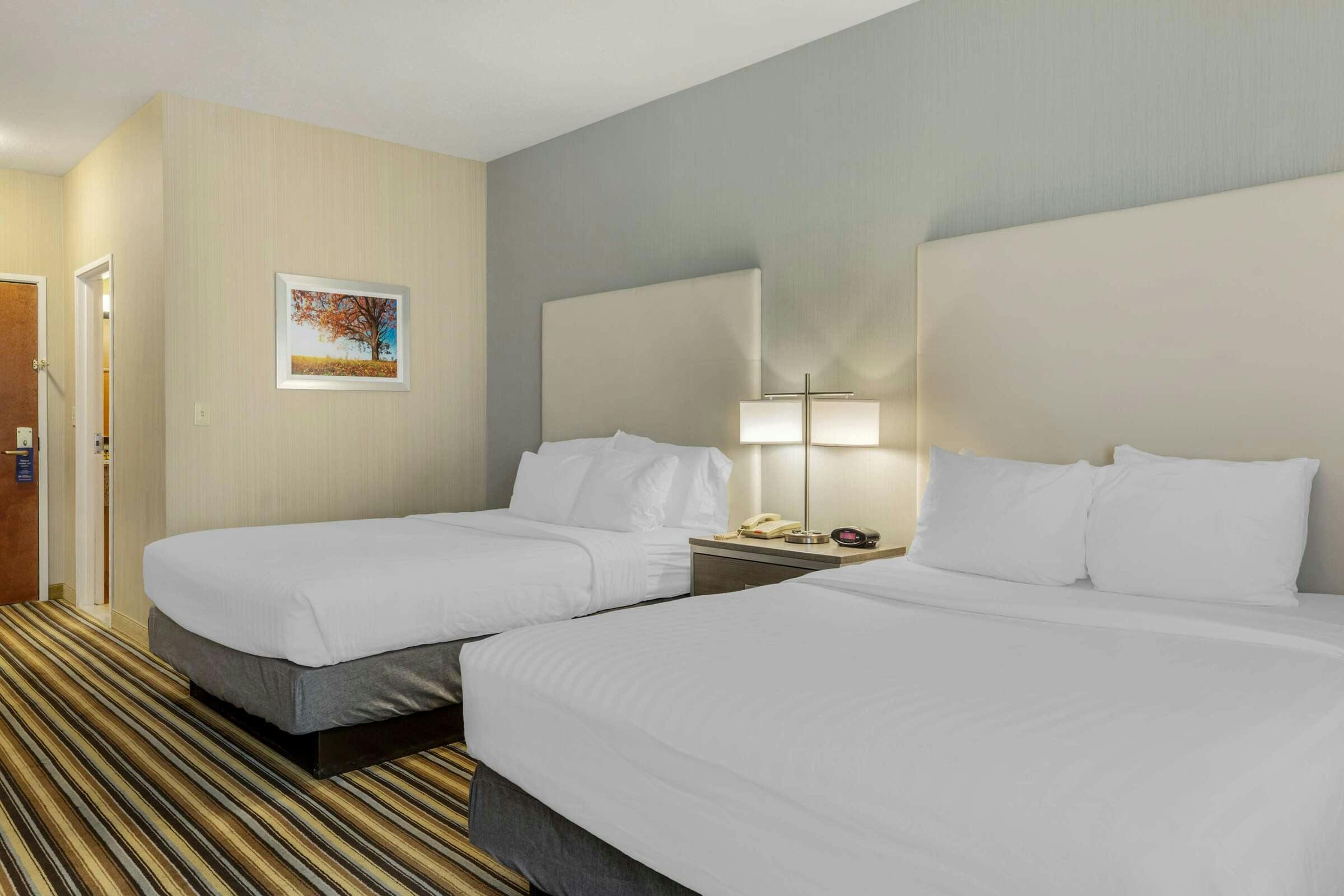 Hotel Best Western Plus New England Inn & Suites photo 2