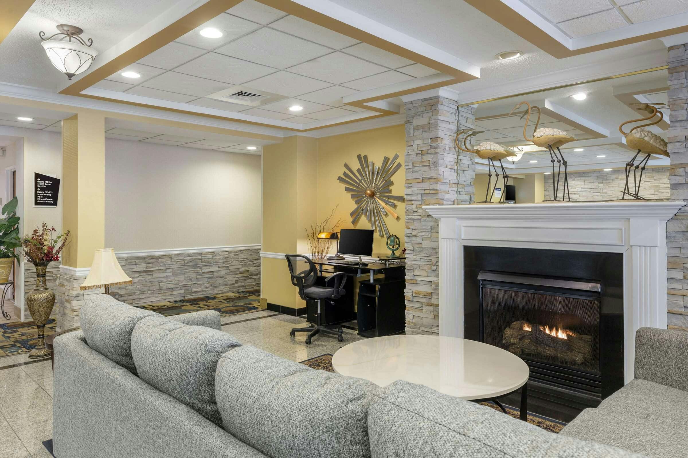 Hotel Best Western Plus New England Inn & Suites photo 3