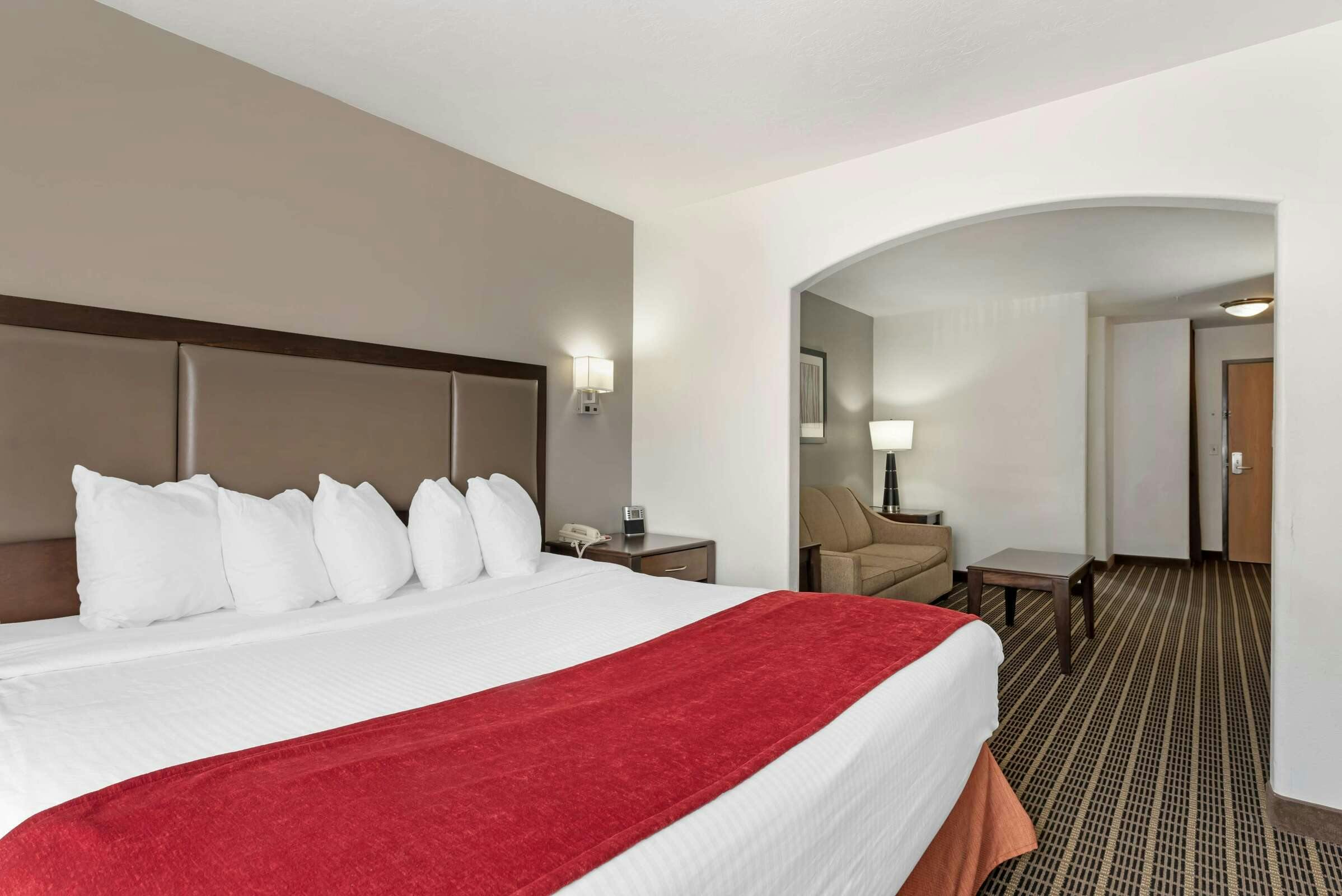 Hotel Best Western Plus Eagleridge Inn & Suites photo 2