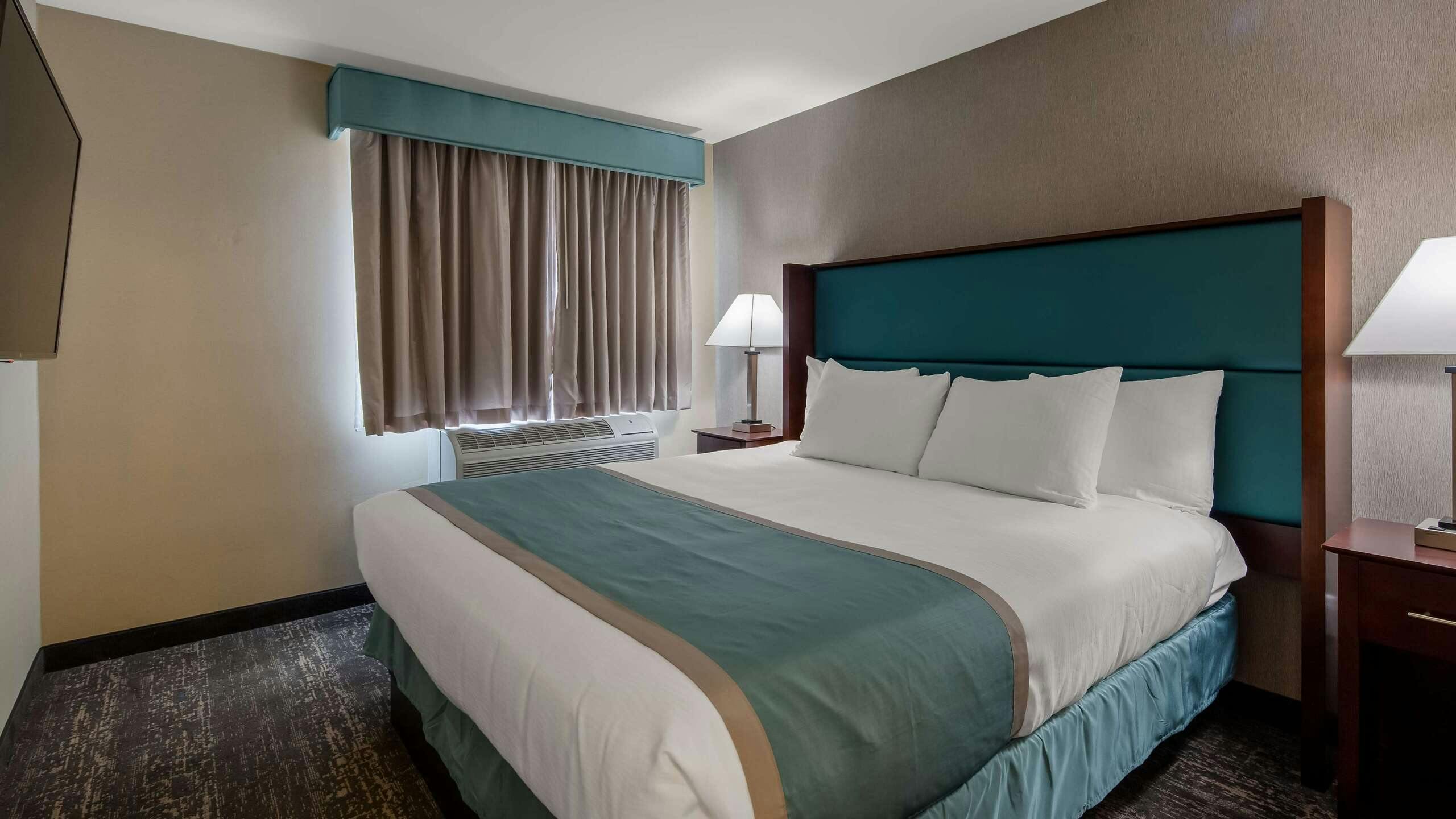 Best Western Hampshire Inn & Suites