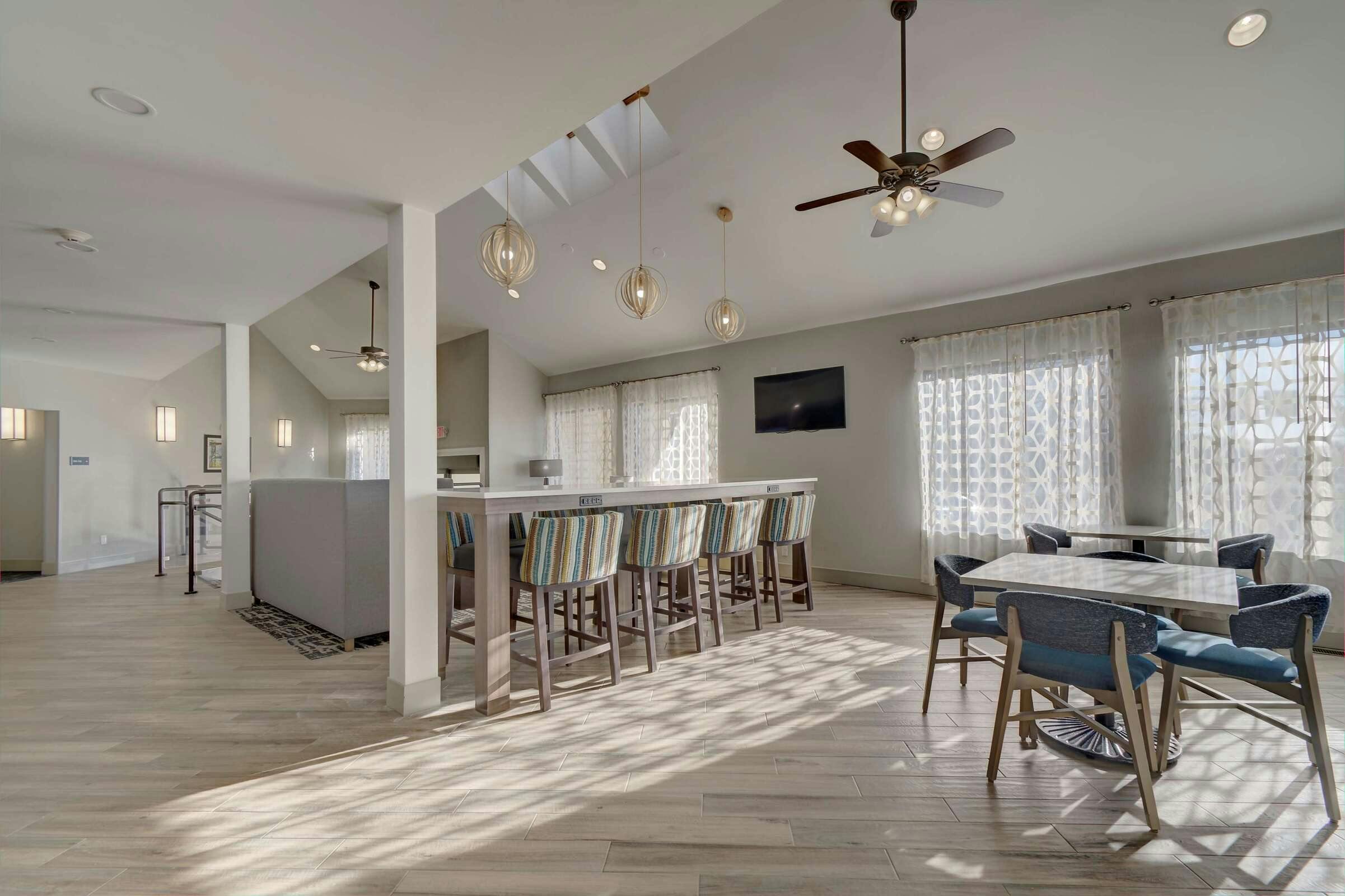 Hotel Best Western Hampshire Inn & Suites photo 3