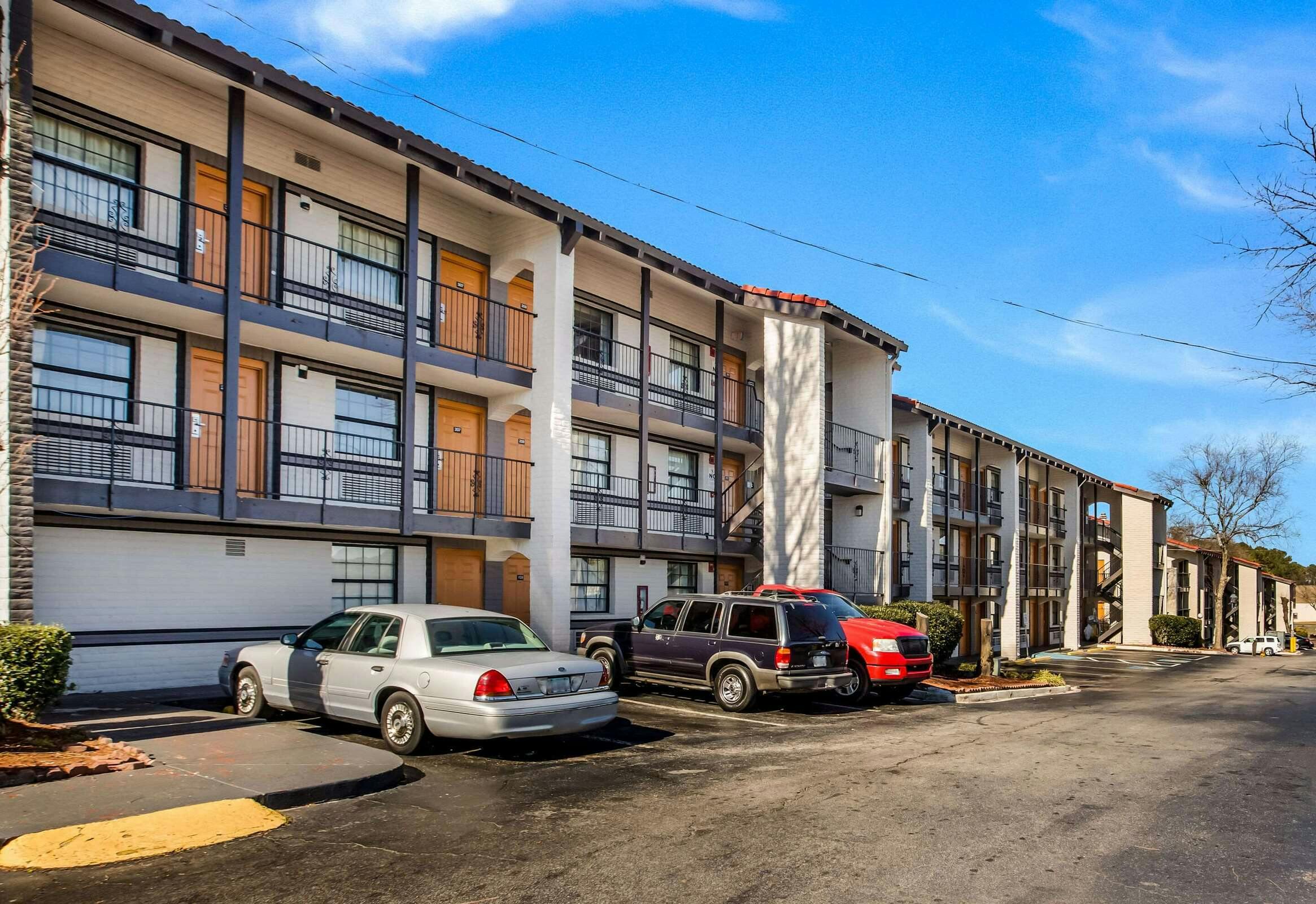 Hotel Bhagat Hotels Stone Mountain Atlanta Bw Signature Collection photo 1