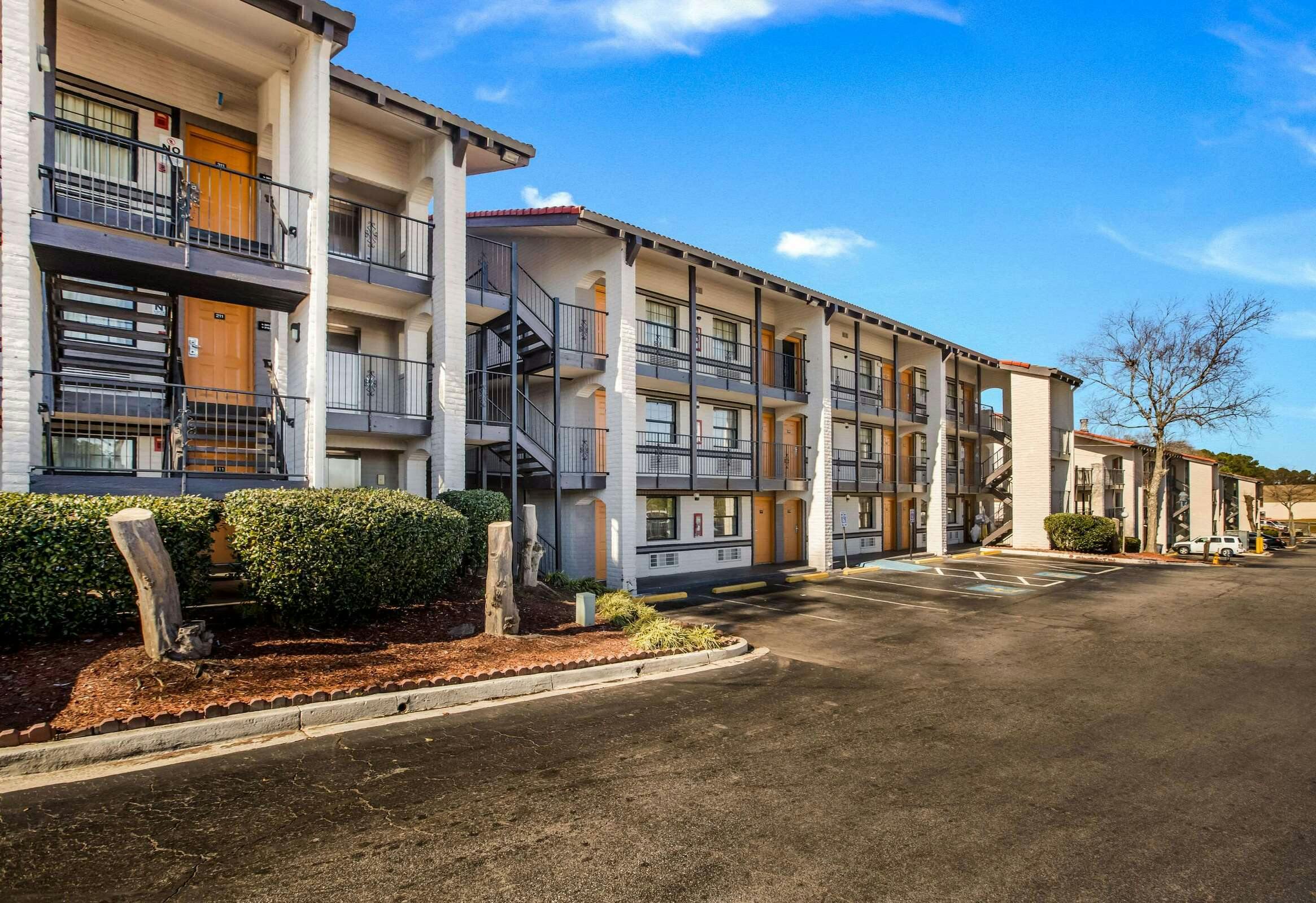 Hotel Bhagat Hotels Stone Mountain Atlanta Bw Signature Collection photo 3