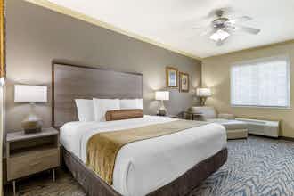 Hotel Best Western Plus Crown Colony Inn & Suites photo 1