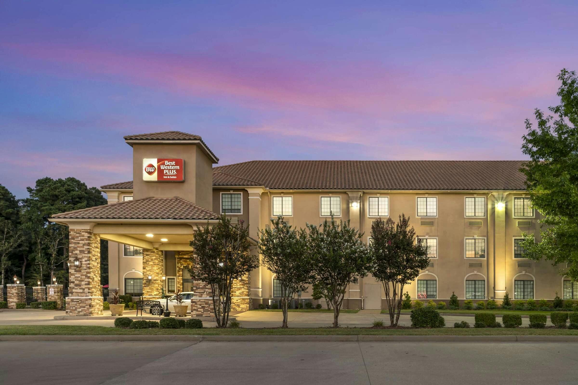 Hotel Best Western Plus Crown Colony Inn & Suites photo 2