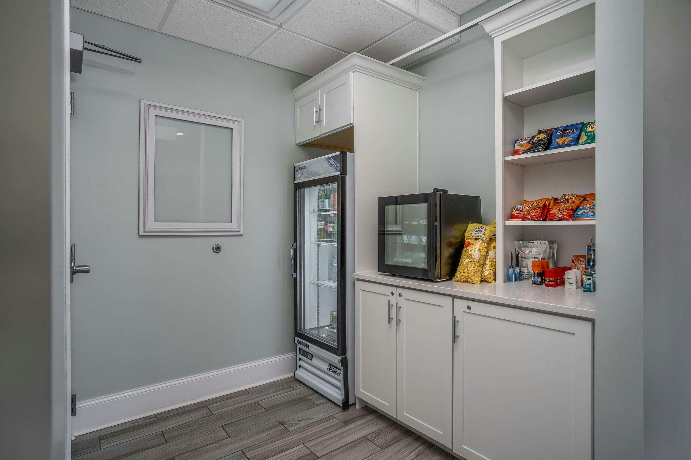 Hotel Lighthouse Suites, Bwsc By Best Western photo 3