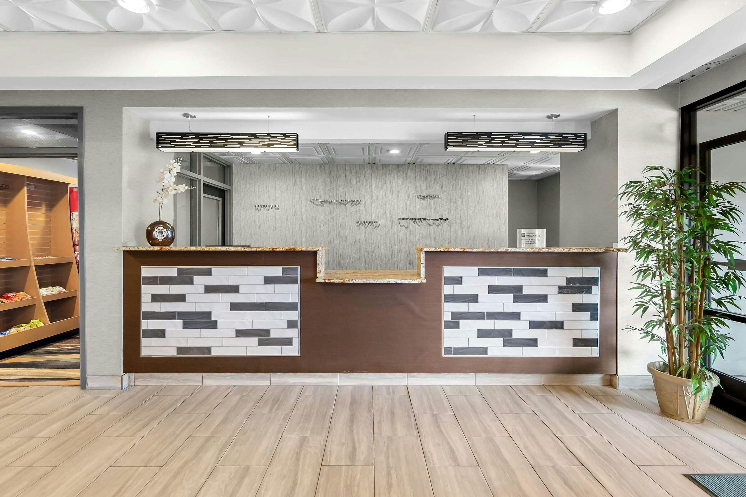 Hotel Best Western Knoxville Suites - Downtown photo 3