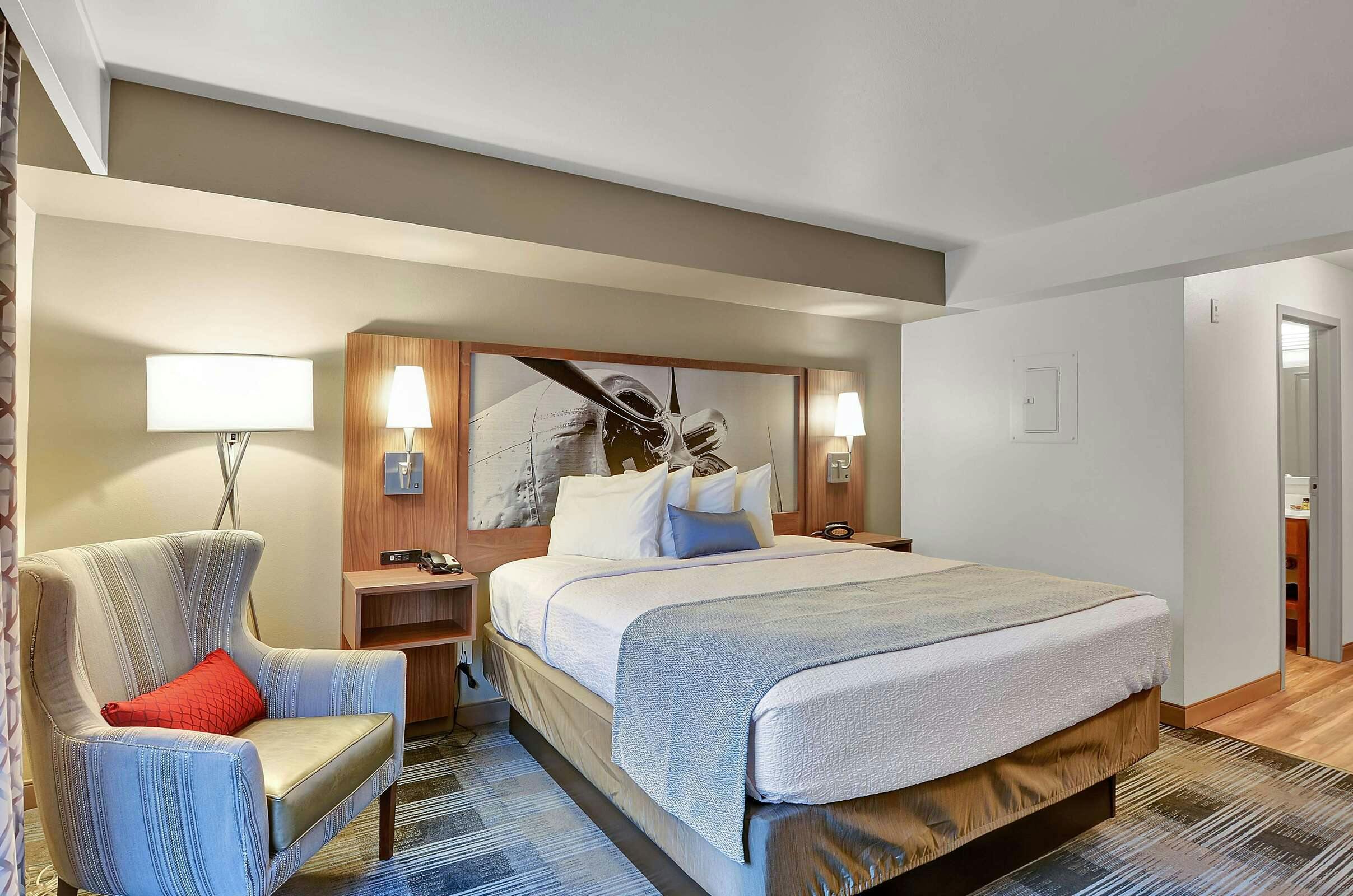 Hotel Best Western Plus Navigator Inn & Suites photo 1